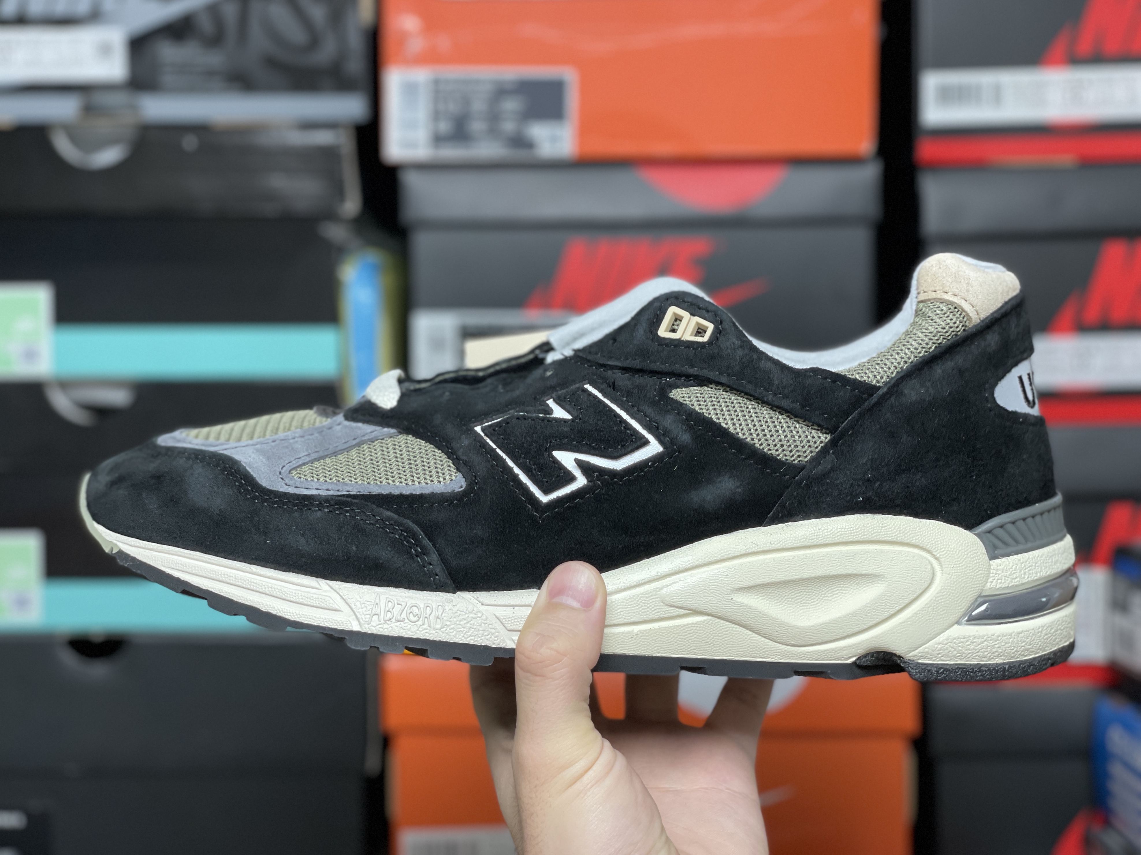 New Balance 990v2 Made in USA Black True camo 착용 스타일