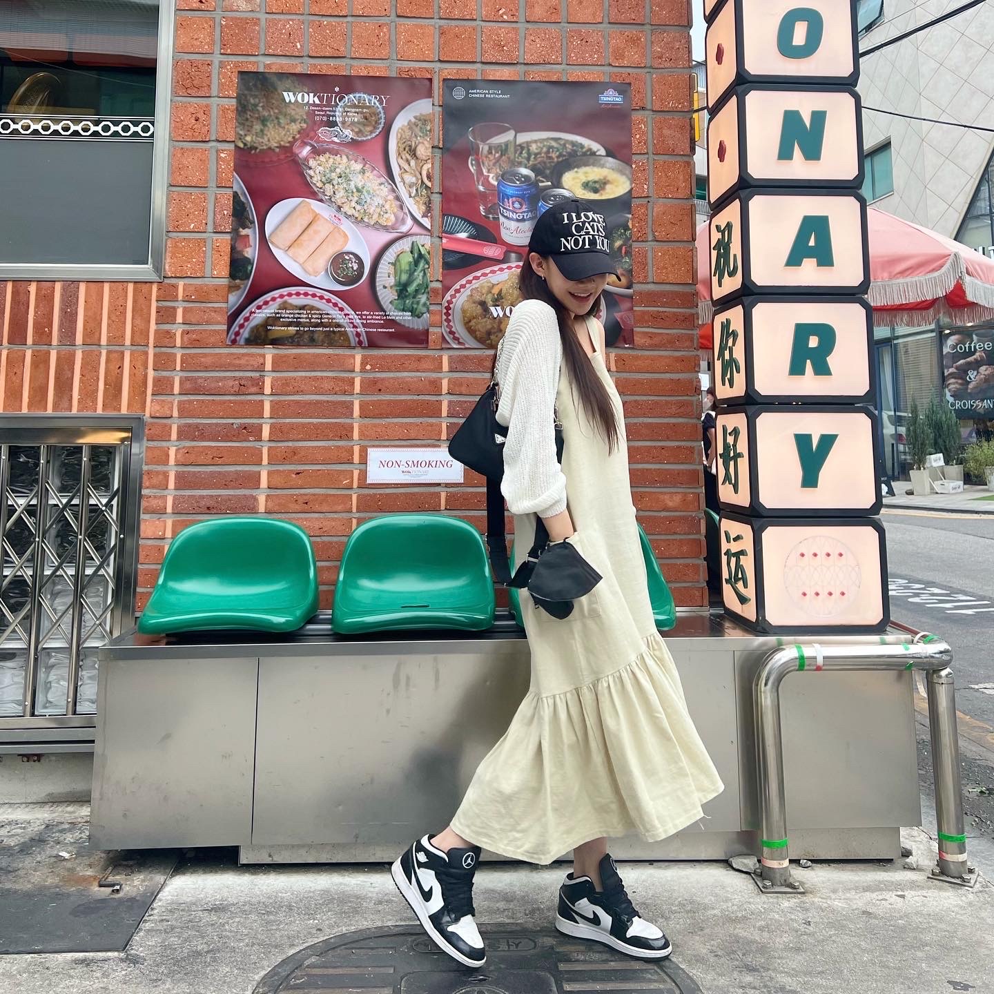 Jordan 1 Mid SE ASW Black, Prada Re-Edition 2005 Re-Nylon Shoulder Bag Black 착용 스타일 - 2