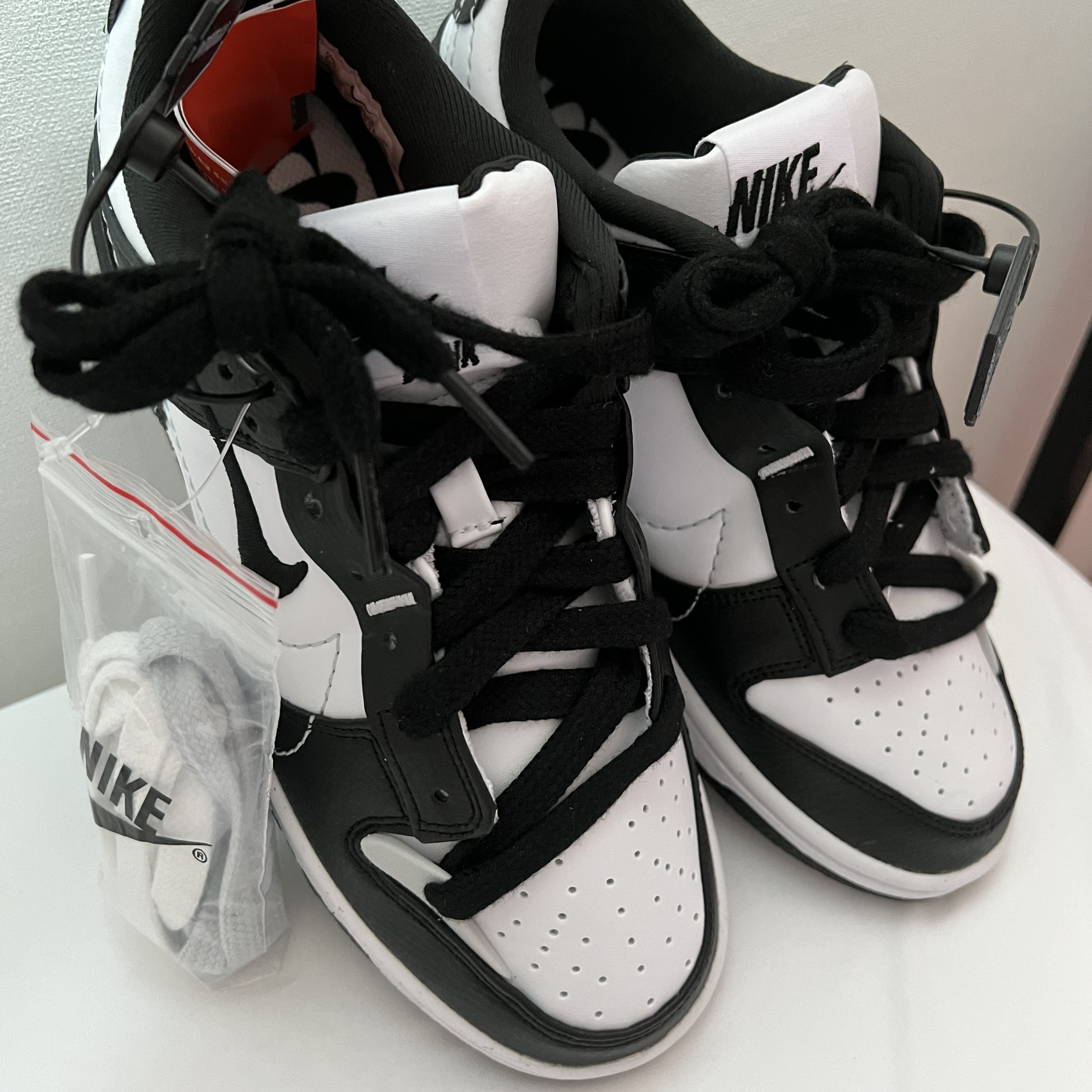 (W) Nike Dunk Low Disrupt 2 Black White 착용 스타일 - 3