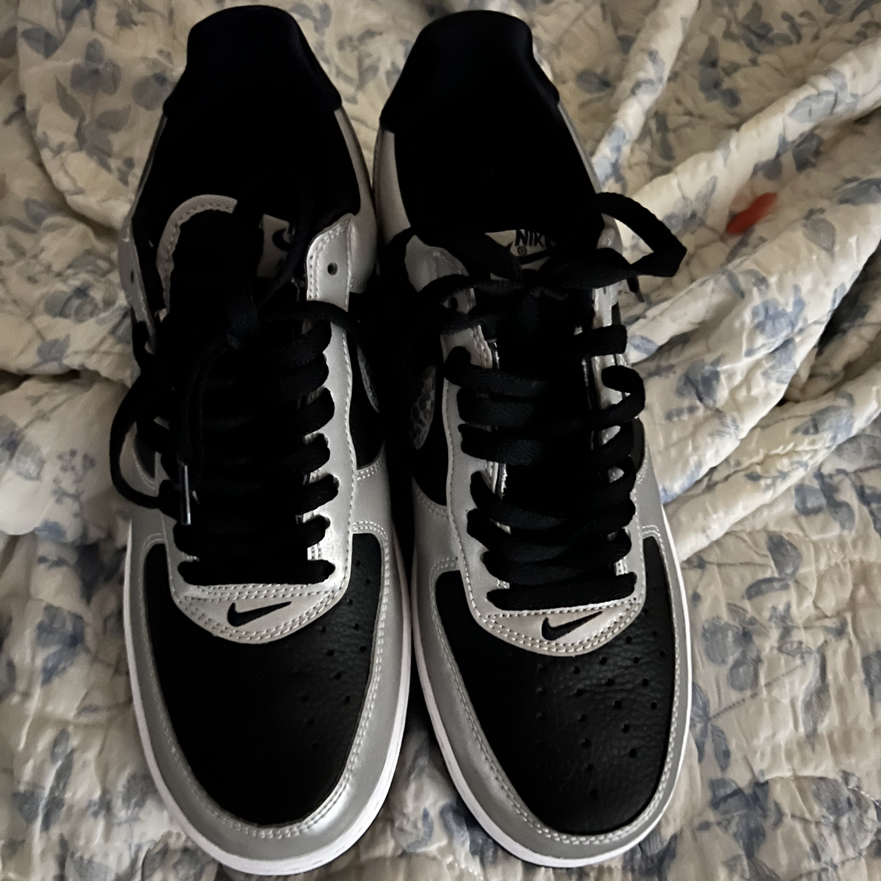 Nike Air Force 1 B Silver Snake 착용 스타일 - 2