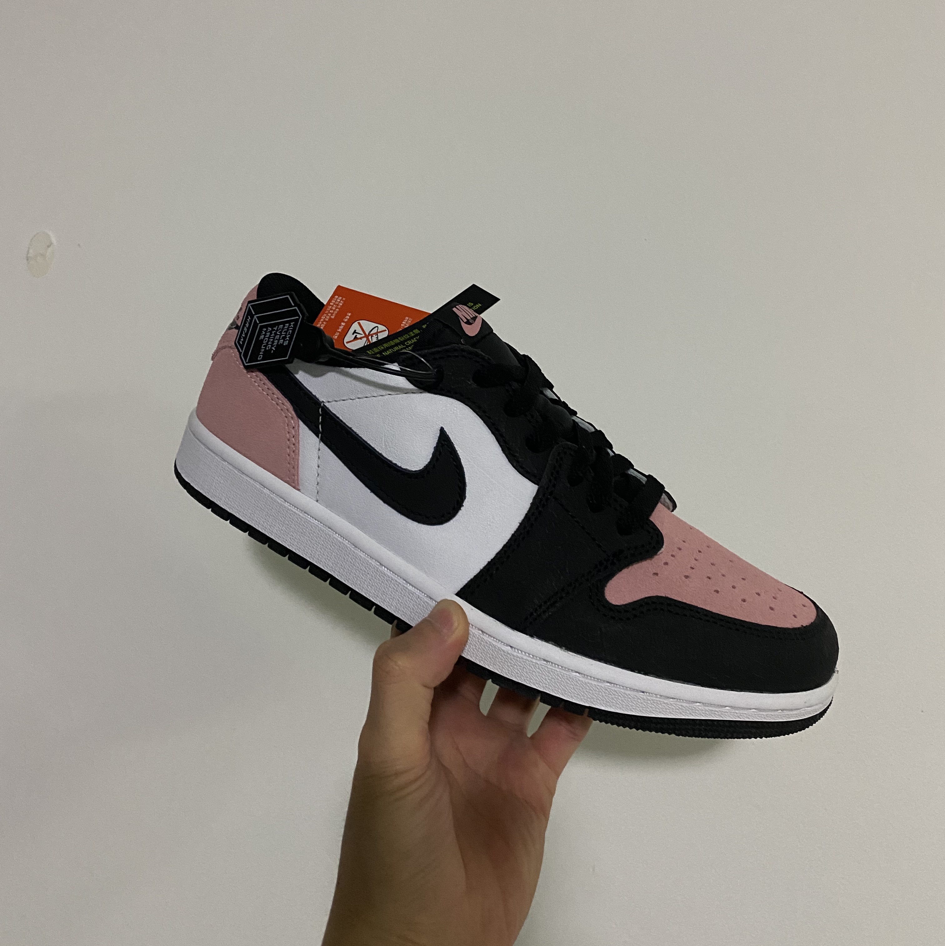 Jordan 1 Retro Low OG Bleached Coral 착용 스타일