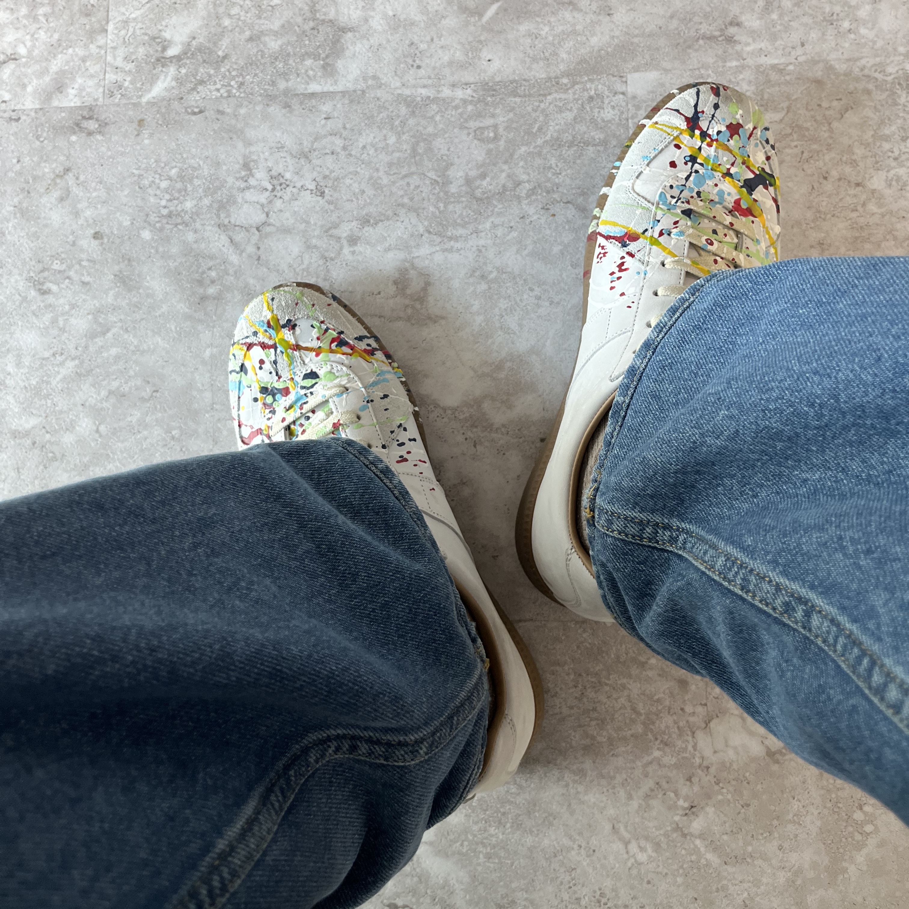 Maison Margiela Replica Paint Drop Sneakers 착용 스타일