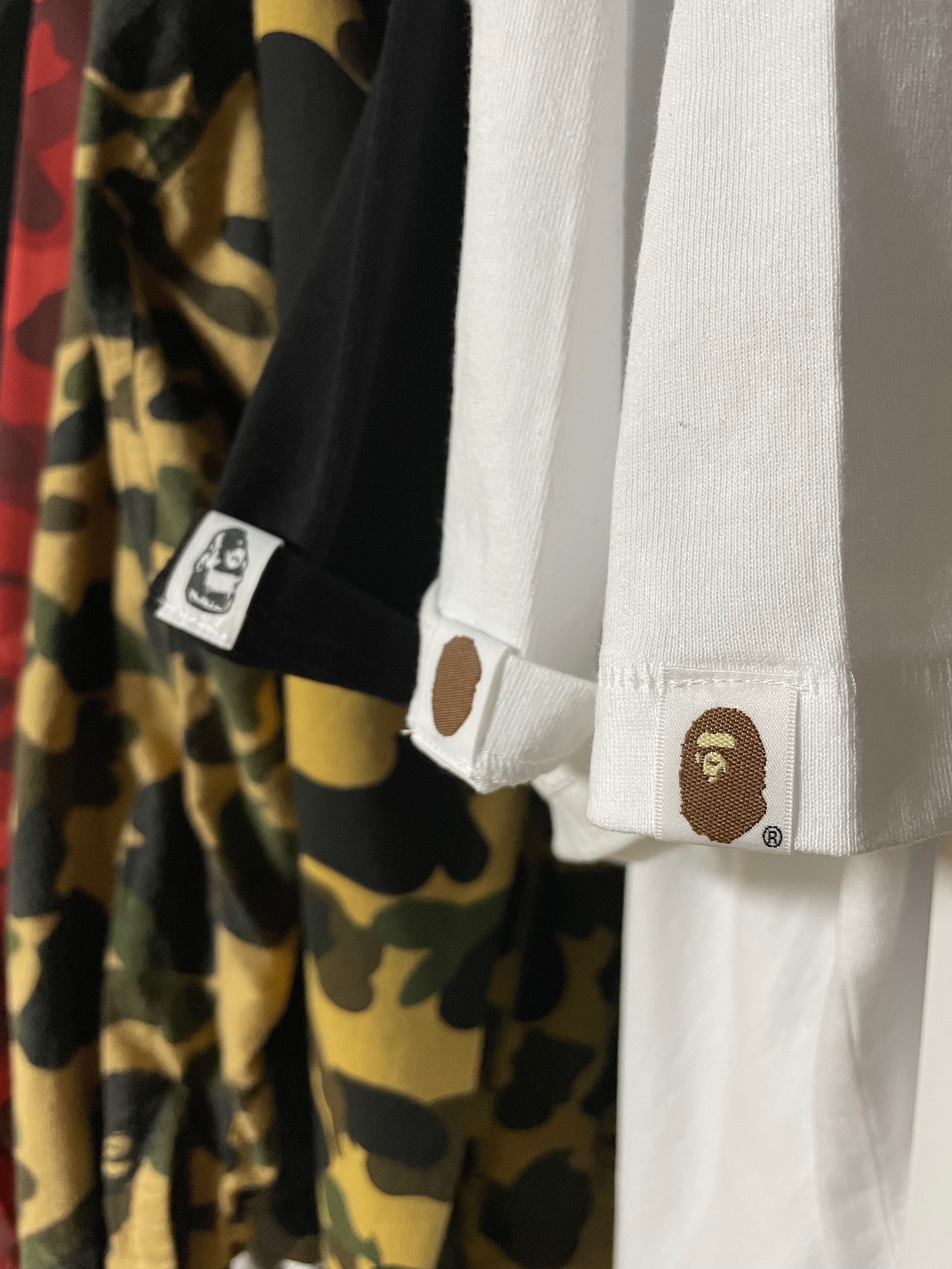 Sony WH-1000XM4 Platinum Silver (Korean Ver.), Stussy x BAPE Trucker Cap Yellow 착용 스타일 - 2