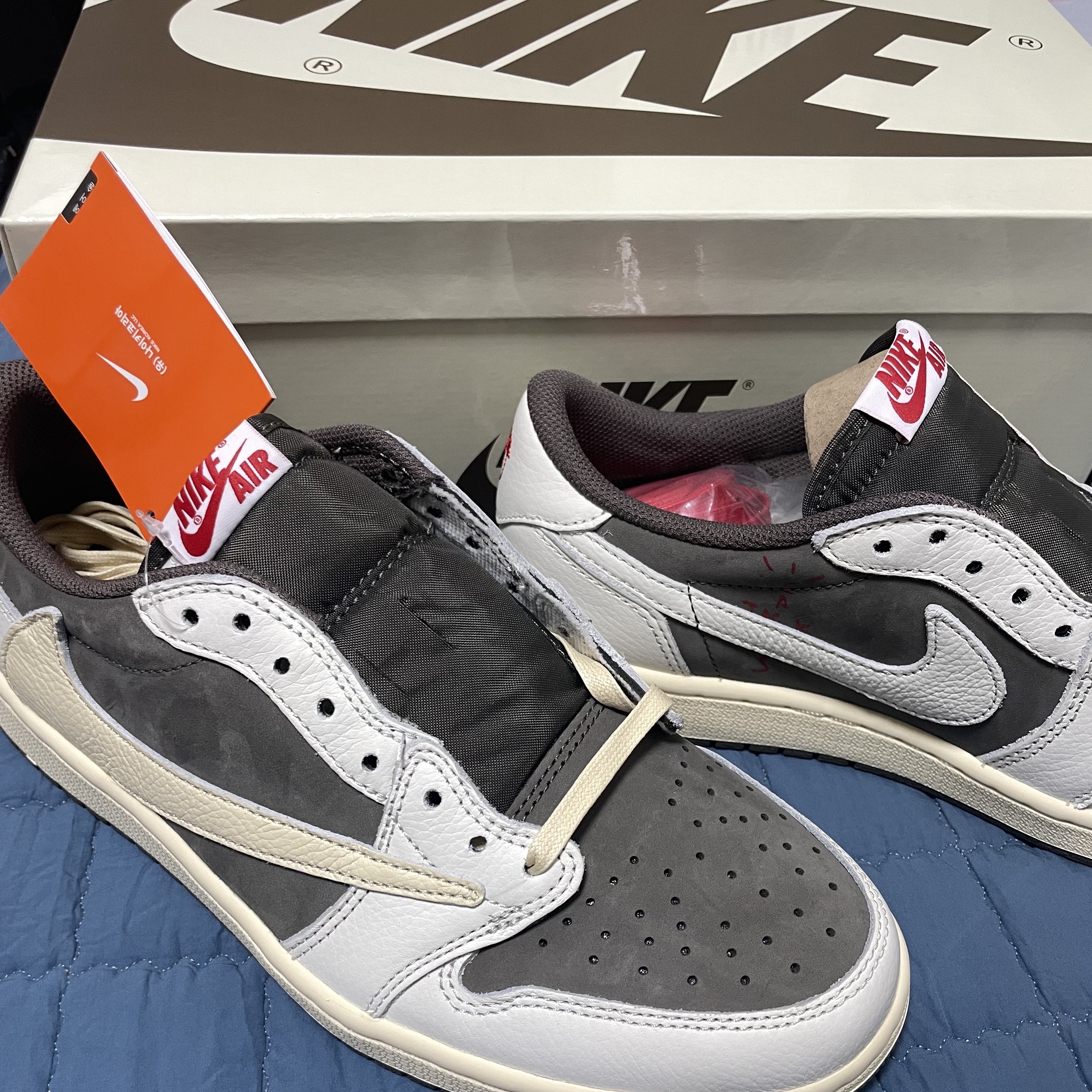 Jordan 1 x Travis Scott x Fragment Retro Low OG SP Military Blue, Jordan 1 x Travis Scott Retro Low OG SP Sail and Ridgerock 착용 스타일 - 2