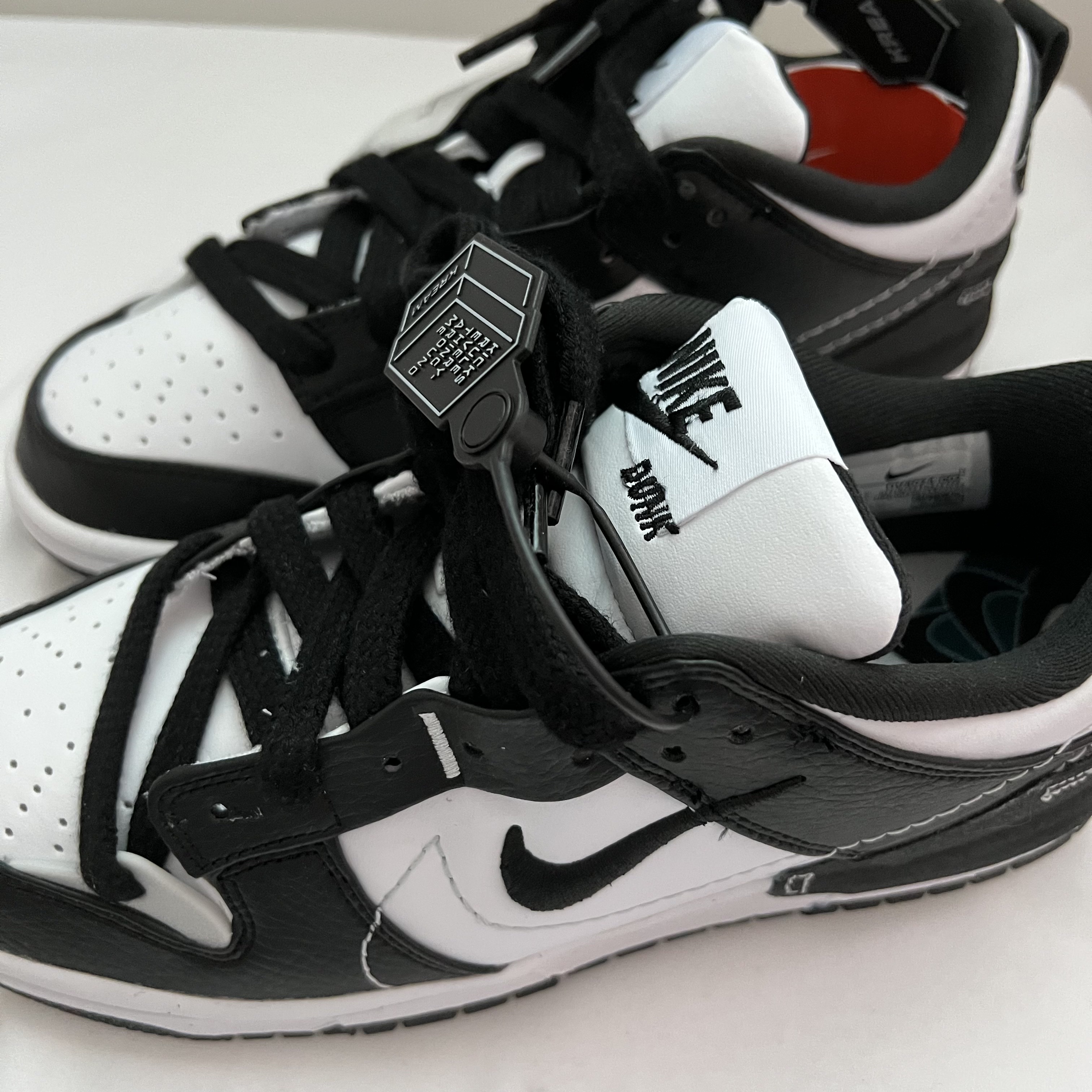 (W) Nike Dunk Low Disrupt 2 Black White 착용 스타일 - 2