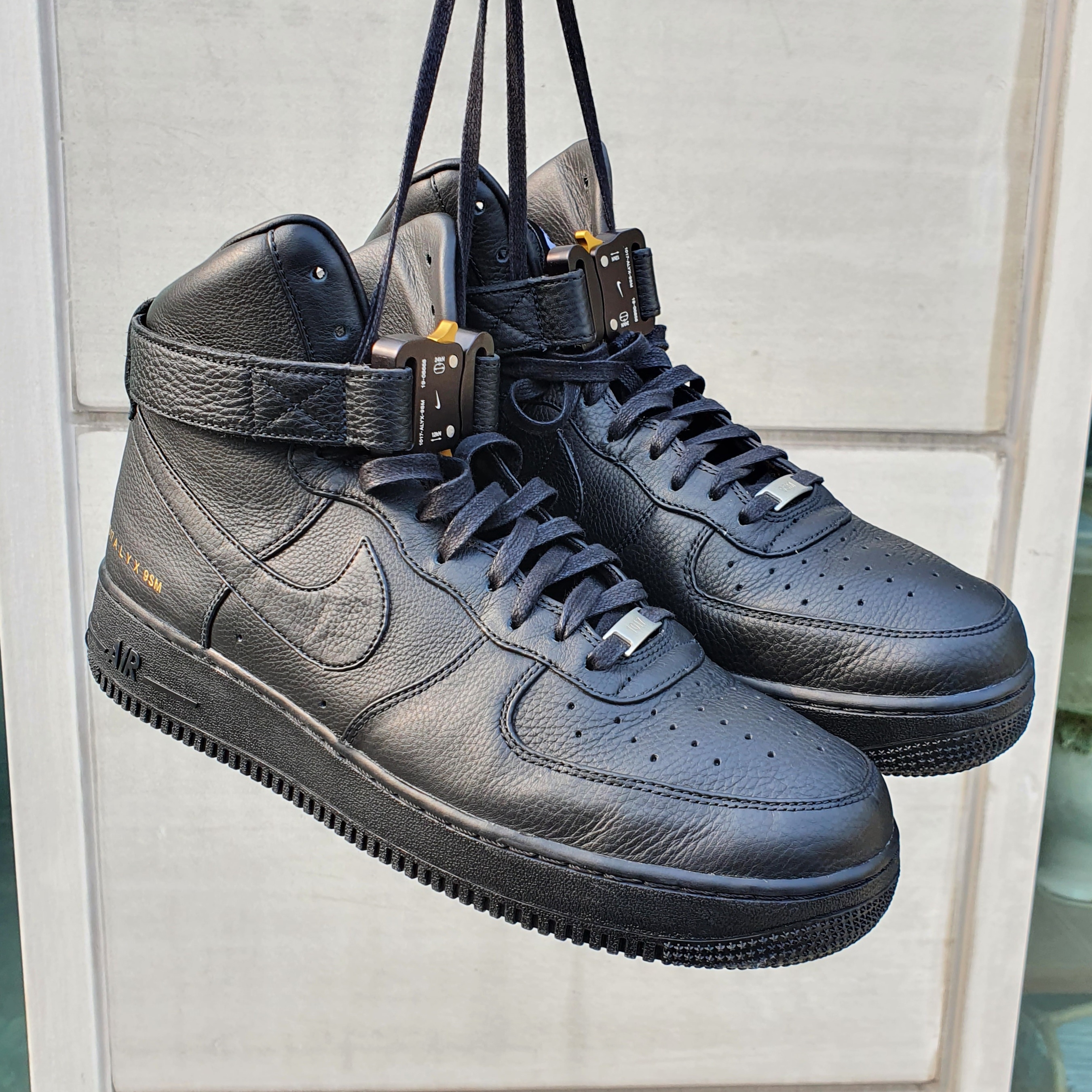 Nike x 1017 Alyx 9SM Air Force 1 High Triple Black 2020 착용 스타일 - 1