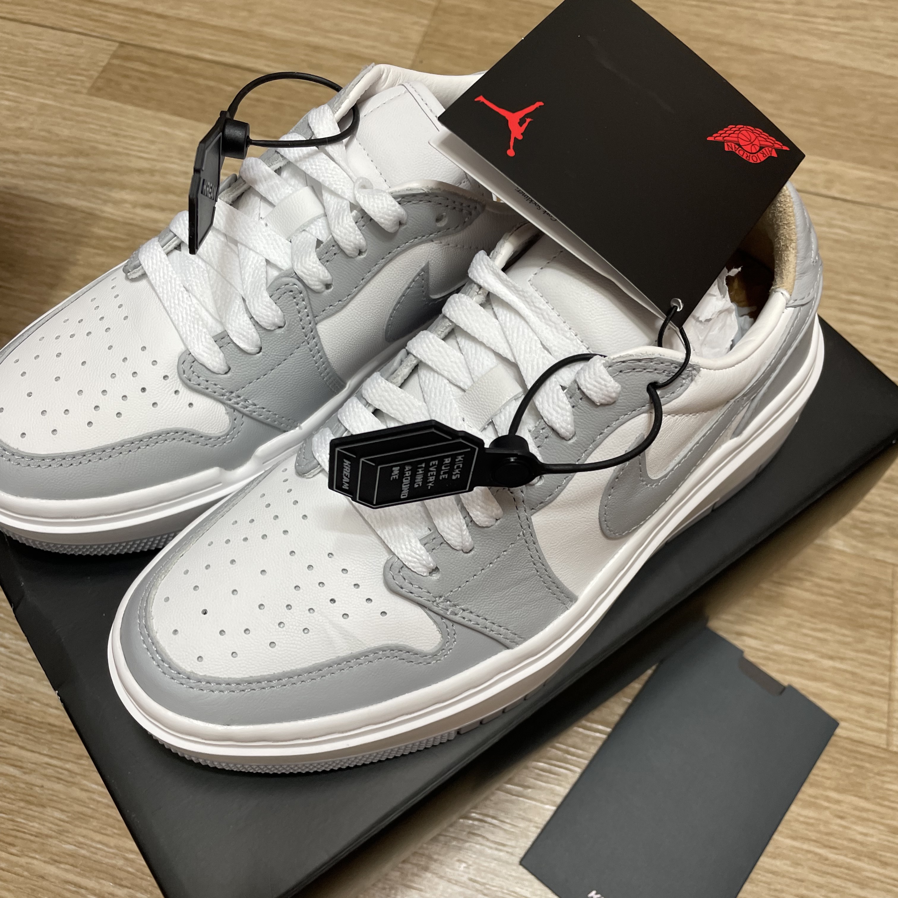 (W) Jordan 1 Elevate Low White and Wolf Grey 착용 스타일