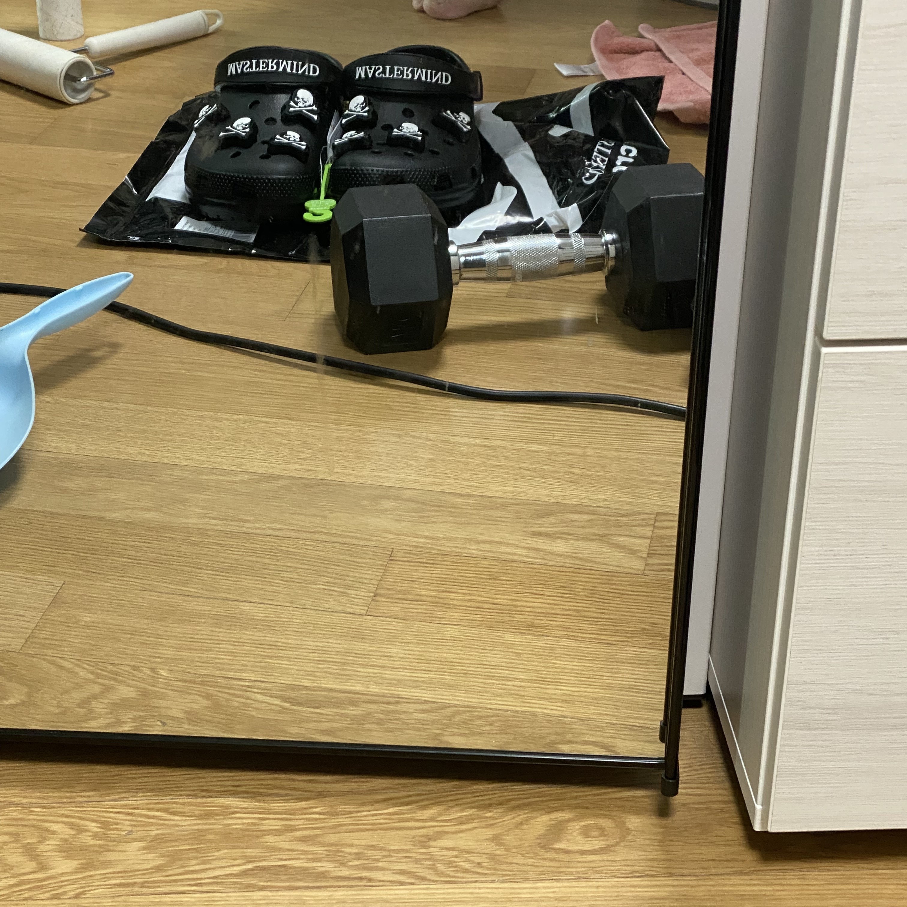 Crocs x Mastermind Classic Clog Black 착용 스타일