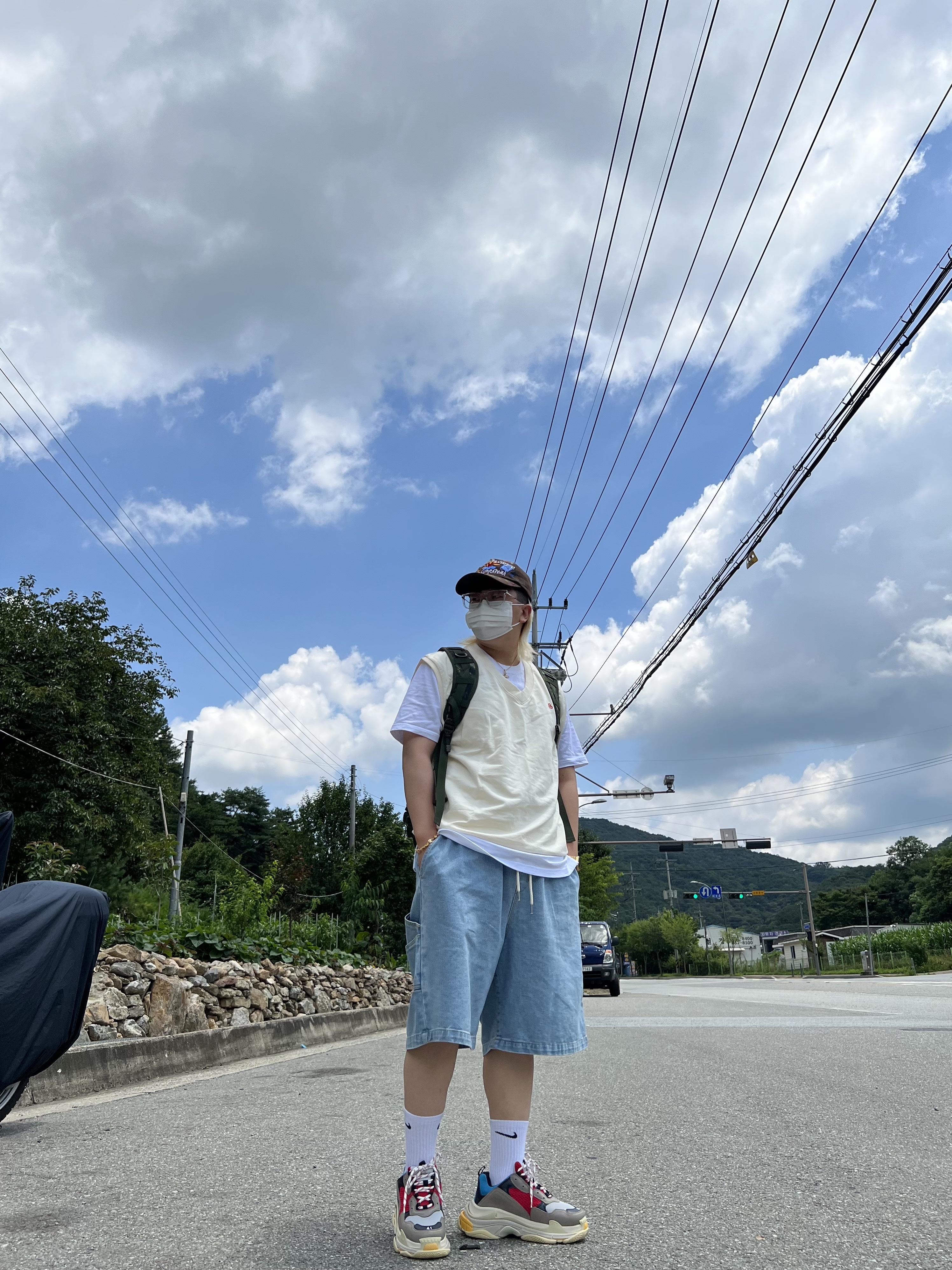 Balenciaga Triple S Grey Red Blue 2018 Reissue 착용 스타일 - 1