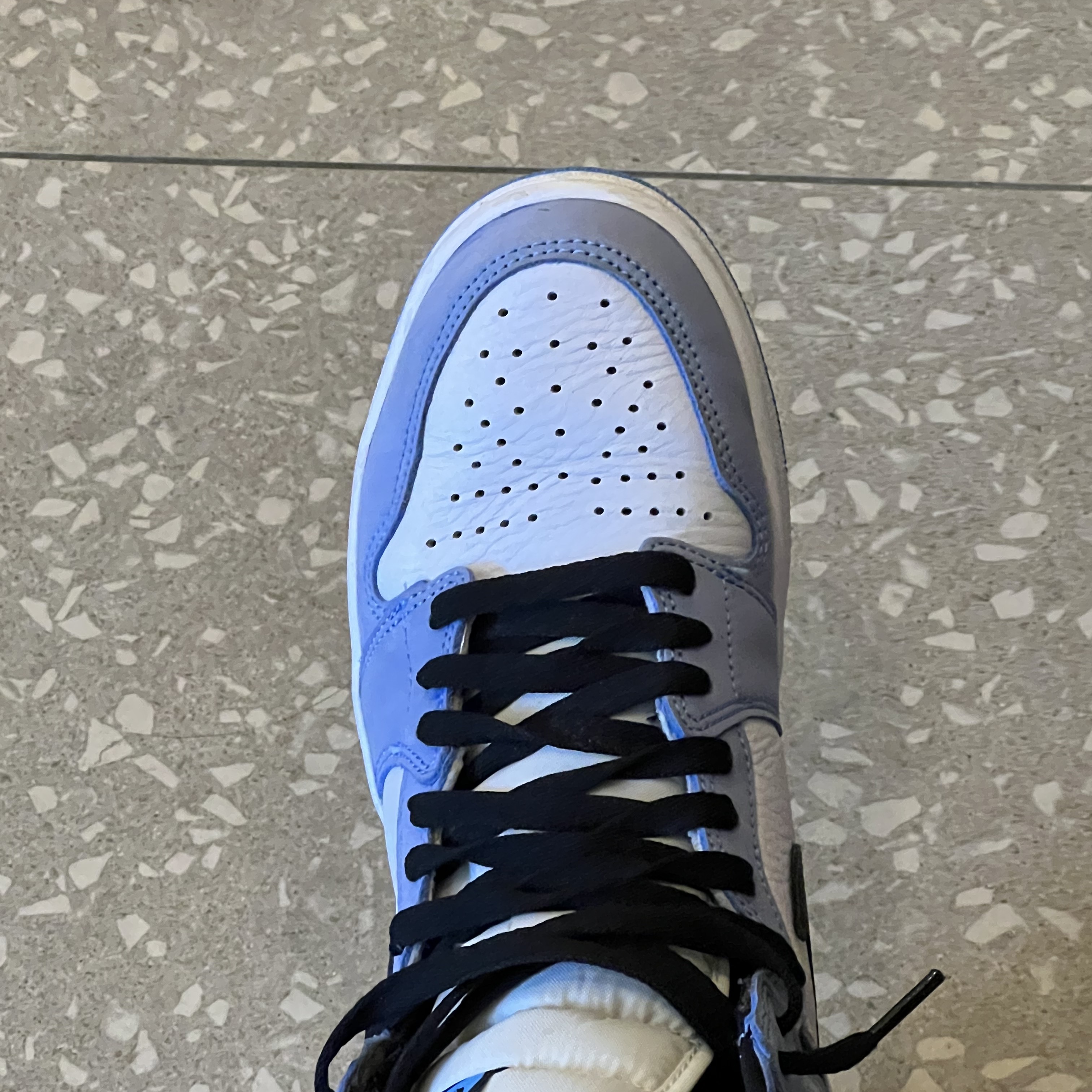 Jordan 1 Retro High OG University Blue 착용 스타일