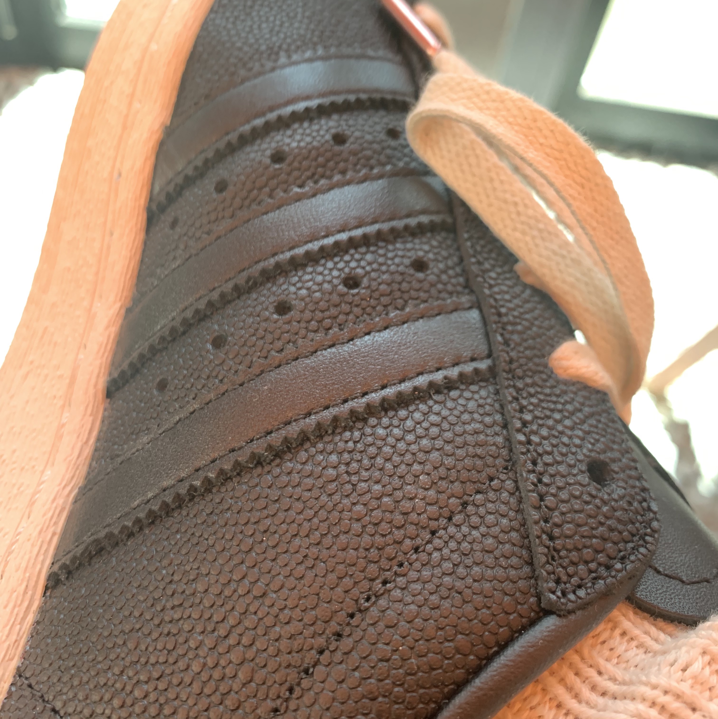Adidas Superstar 82 Black Chalk White 착용 스타일 - 5