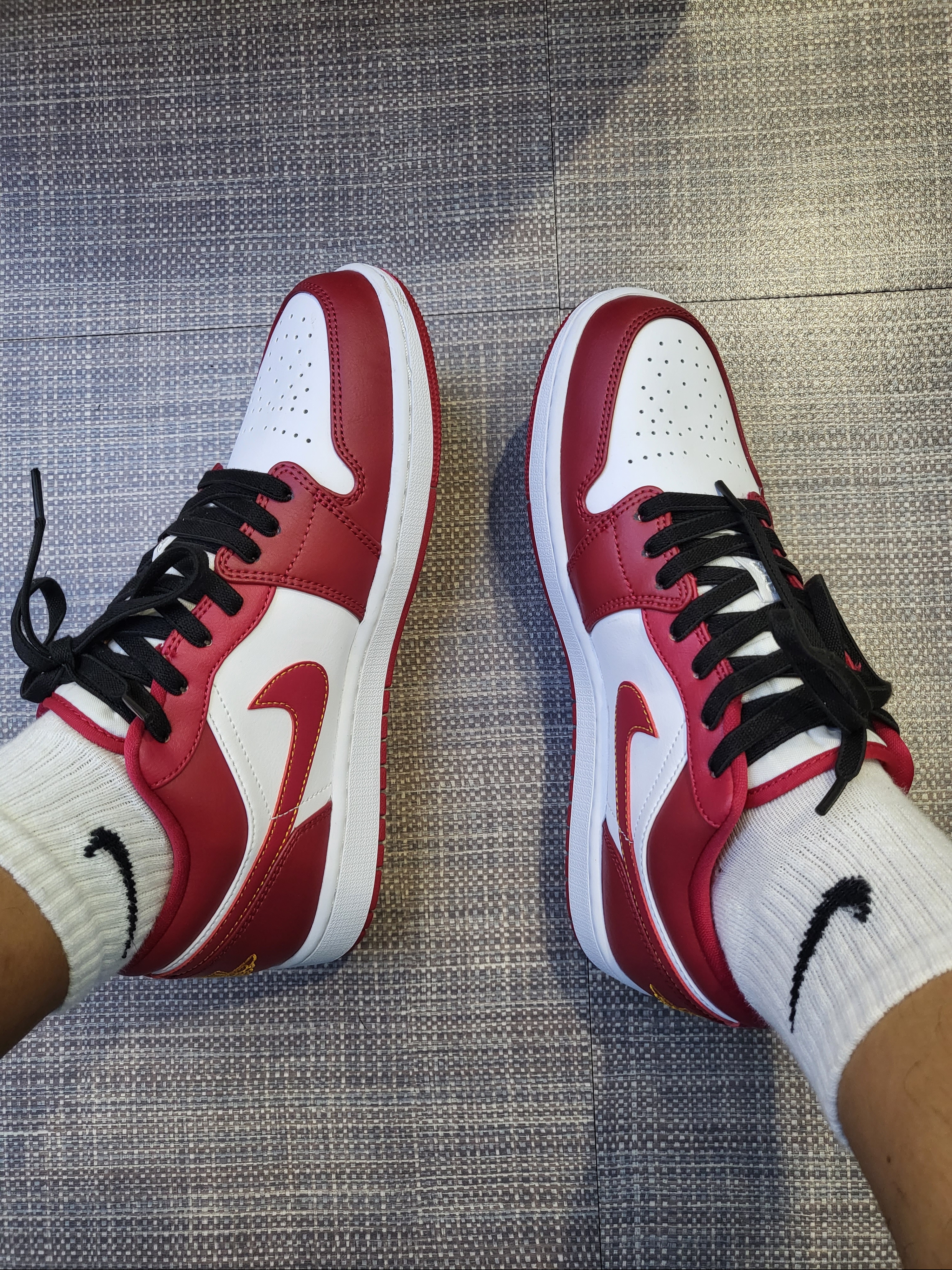 Jordan 1 Low Cardinal Red, Nike Dunk Low Retro Gym Red 착용 스타일 - 2