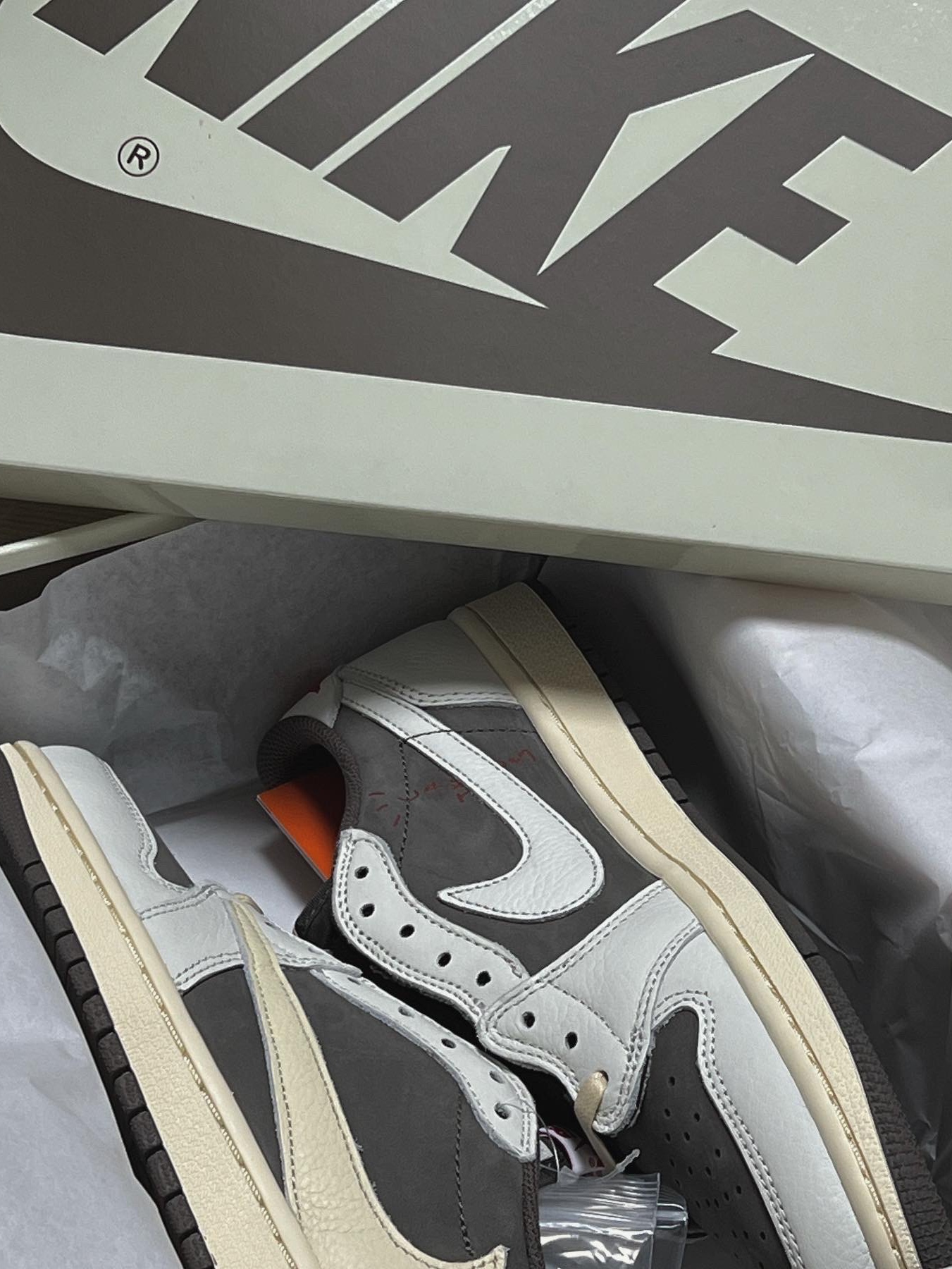 Jordan 1 x Travis Scott Retro Low OG SP Sail and Ridgerock, (PS) Jordan 1 x Travis Scott Retro Low OG SP Sail and Ridgerock 착용 스타일