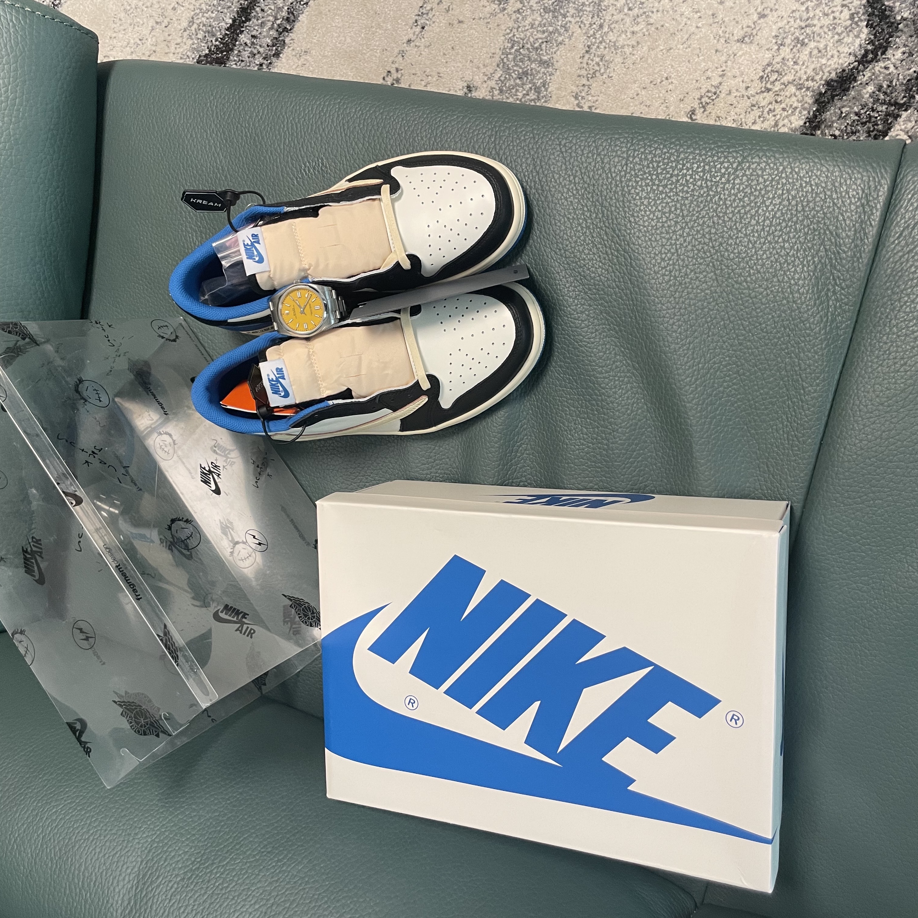 Jordan 1 x Travis Scott x Fragment Retro Low OG SP Military Blue, Rolex Oyster Perpetual 41mm 124300 Yellow Oyster 착용 스타일