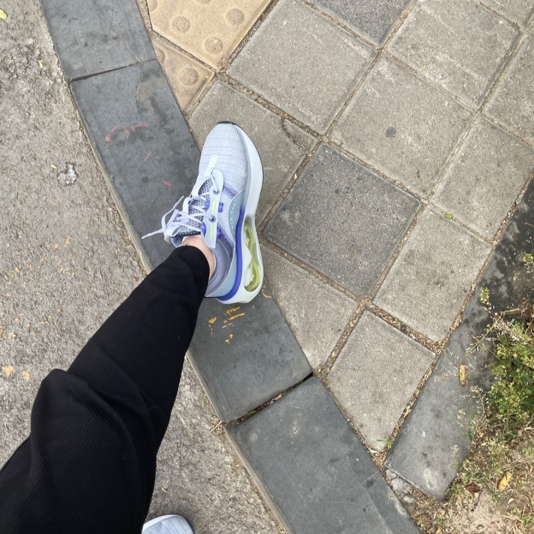 Nike Air Max 2021 Ghost Ashen Slate 착용 스타일