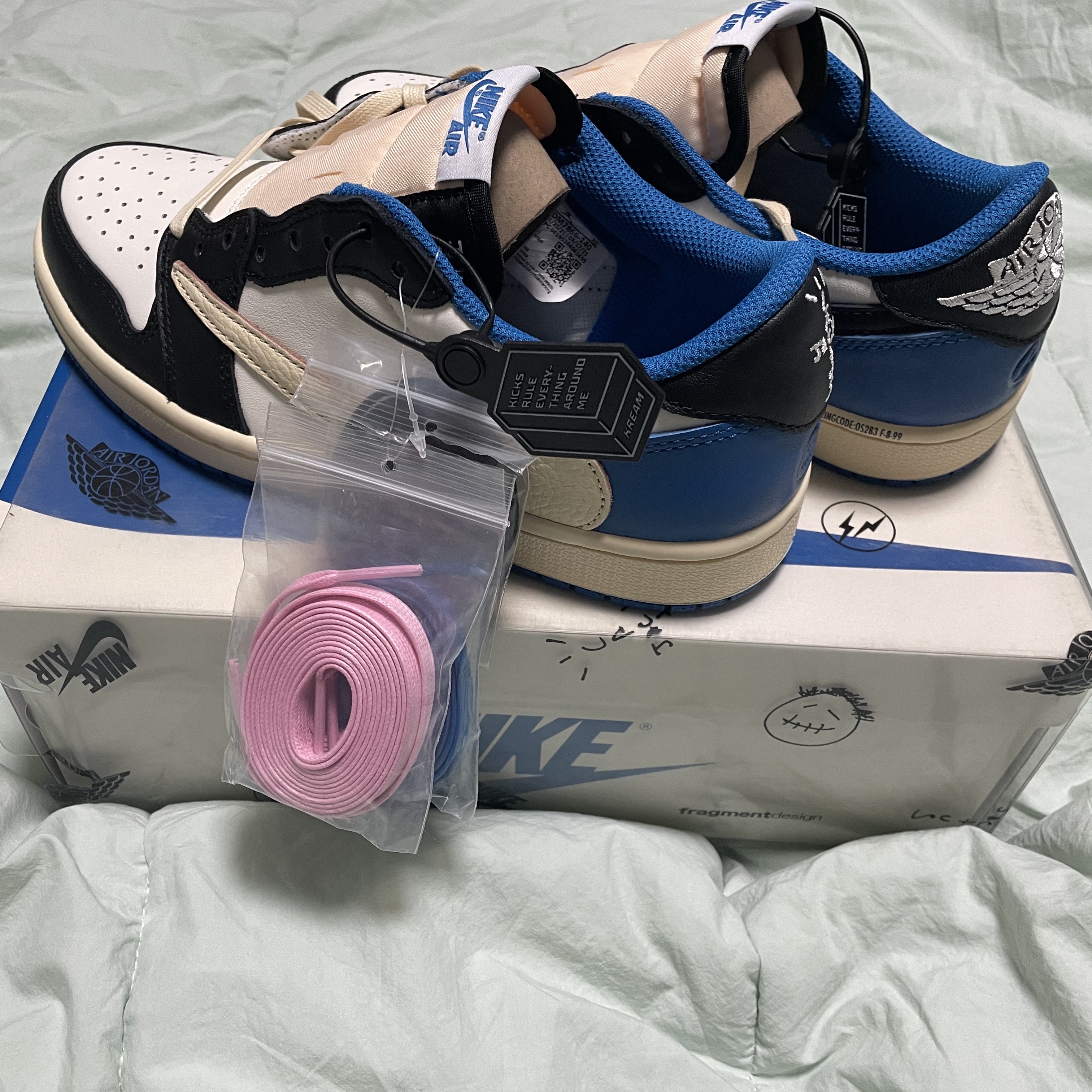 Jordan 1 x Travis Scott x Fragment Retro Low OG SP Military Blue 착용 스타일