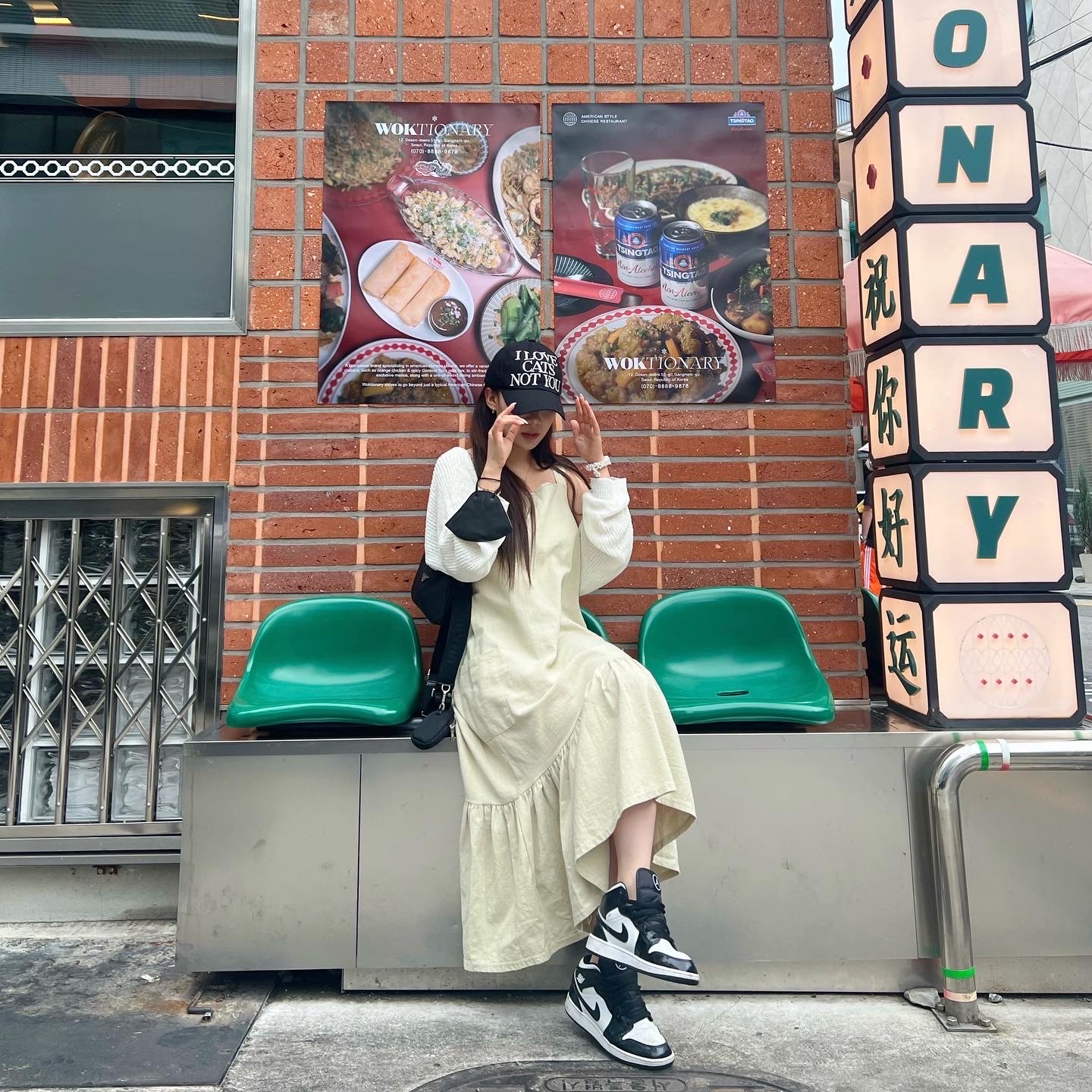 Jordan 1 Mid SE ASW Black, Prada Re-Edition 2005 Re-Nylon Shoulder Bag Black 착용 스타일 - 3