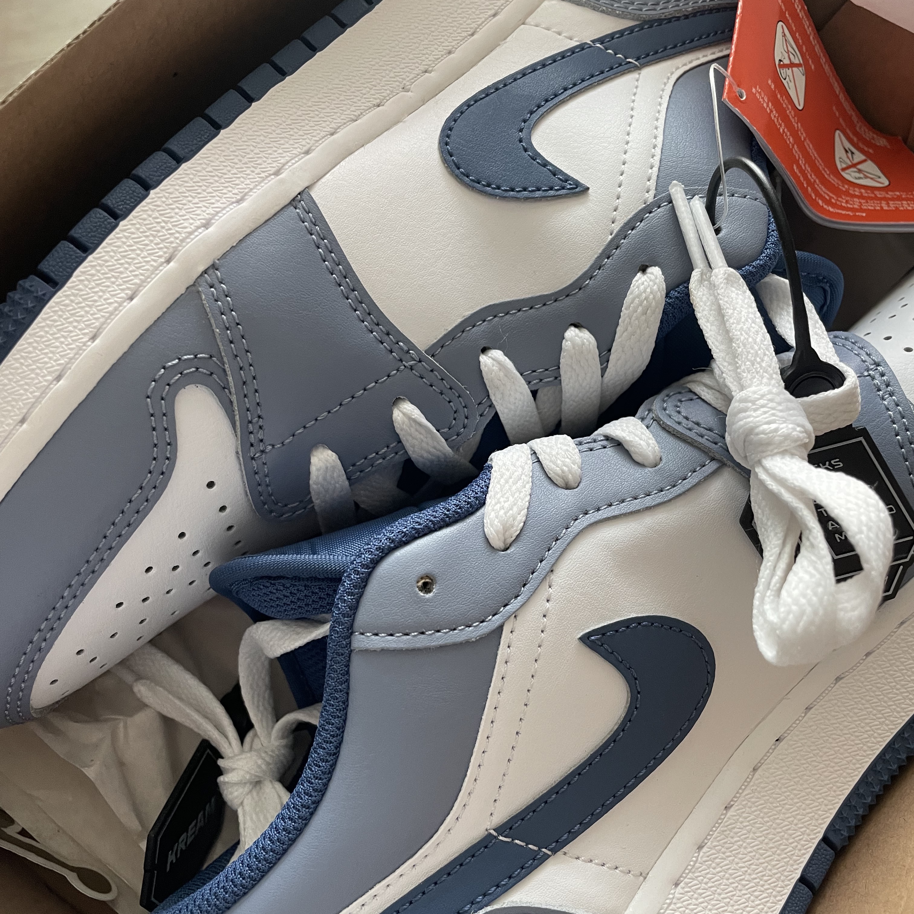 (GS) Jordan 1 Low SE Ashen Slate and Mystic Navy, (GS) Jordan 1 Mid Light Arctic Pink 착용 스타일 - 1