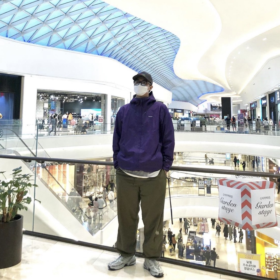 Salomon ACS Pro ADV Metal Frost Grey, Patagonia Torrentshell 3L Jacket Classic Navy 착용 스타일