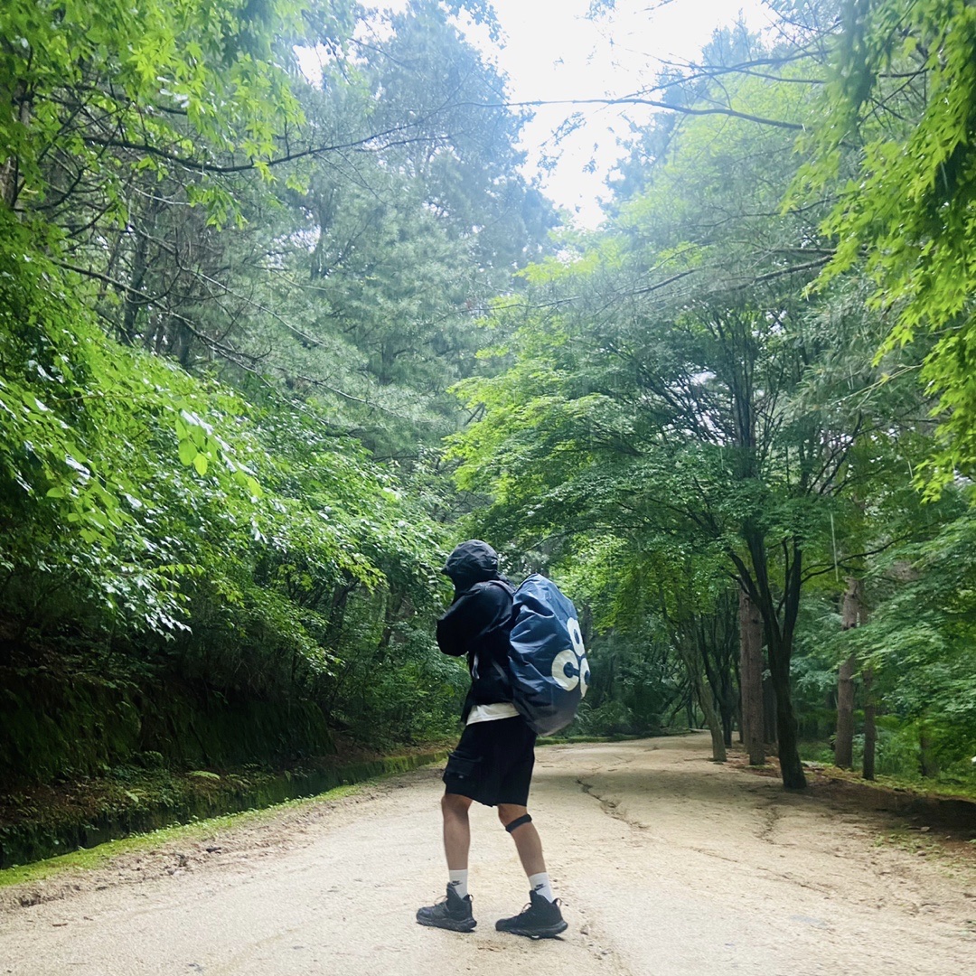 Hoka Kaha Gore-Tex Black Phantom, Nike ACG 36 Backpack Black 착용 스타일