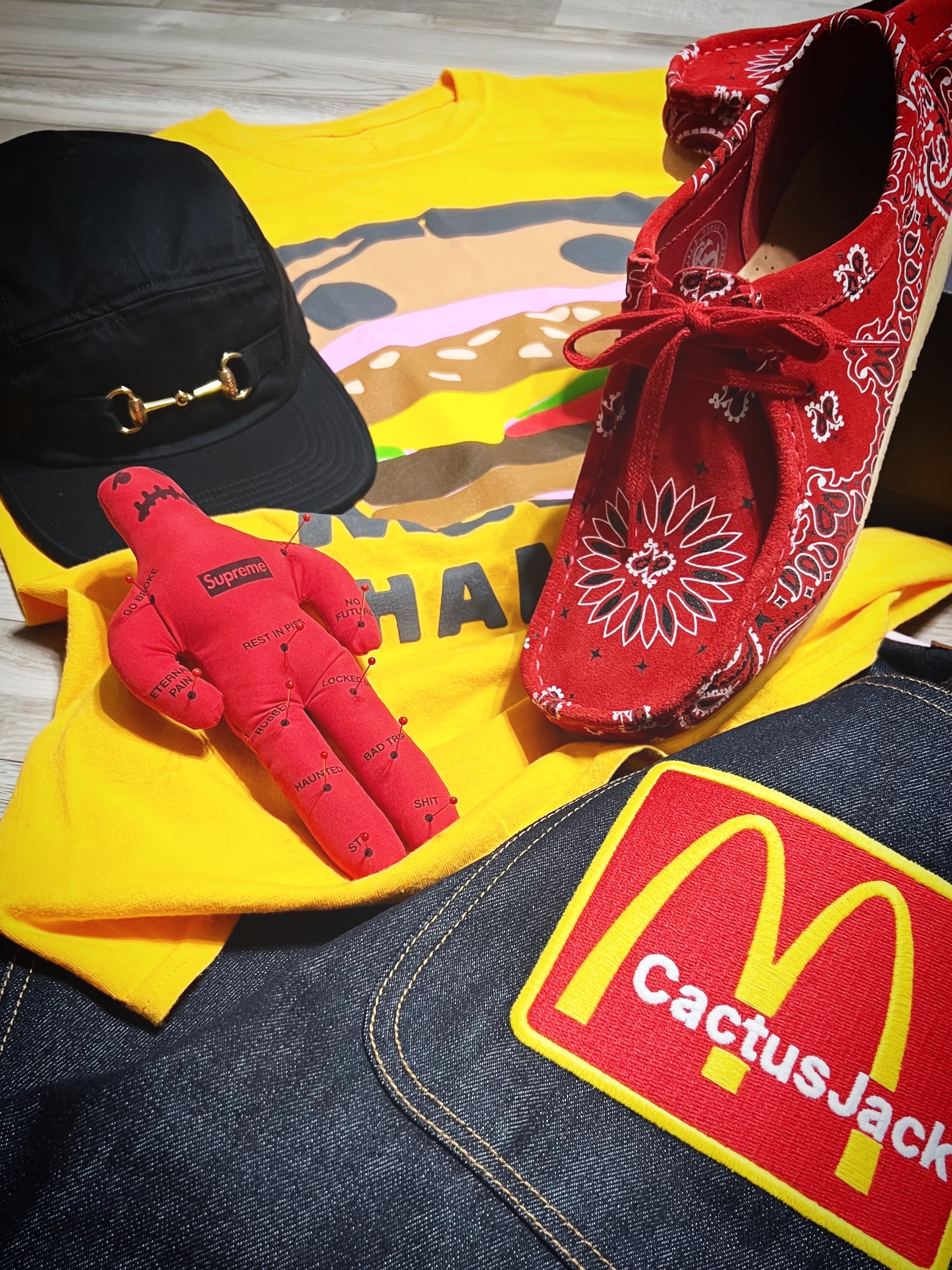 Clarks x Supreme Wallabee Bandana Red, Supreme Voodoo Doll Red - 19FW 착용 스타일 - 5