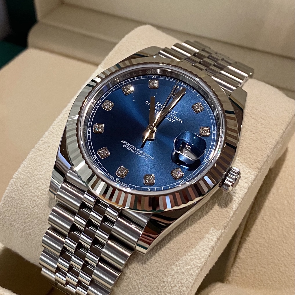 Rolex Datejust 41mm 126334 Bright Blue Diamond-Set Jubilee 착용 스타일