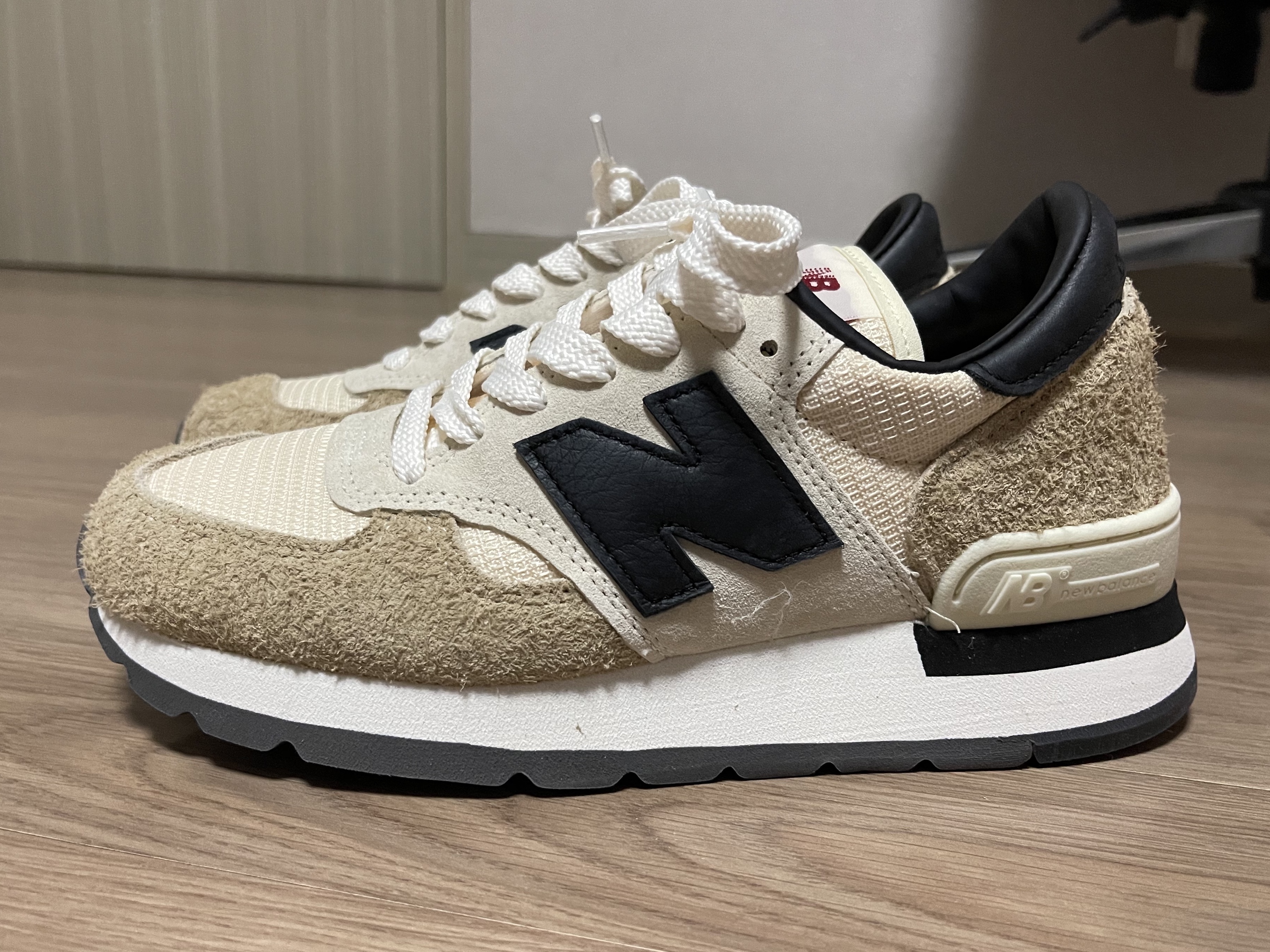 New Balance 990v1 Made in USA Incense Macadamia Nut 착용 스타일
