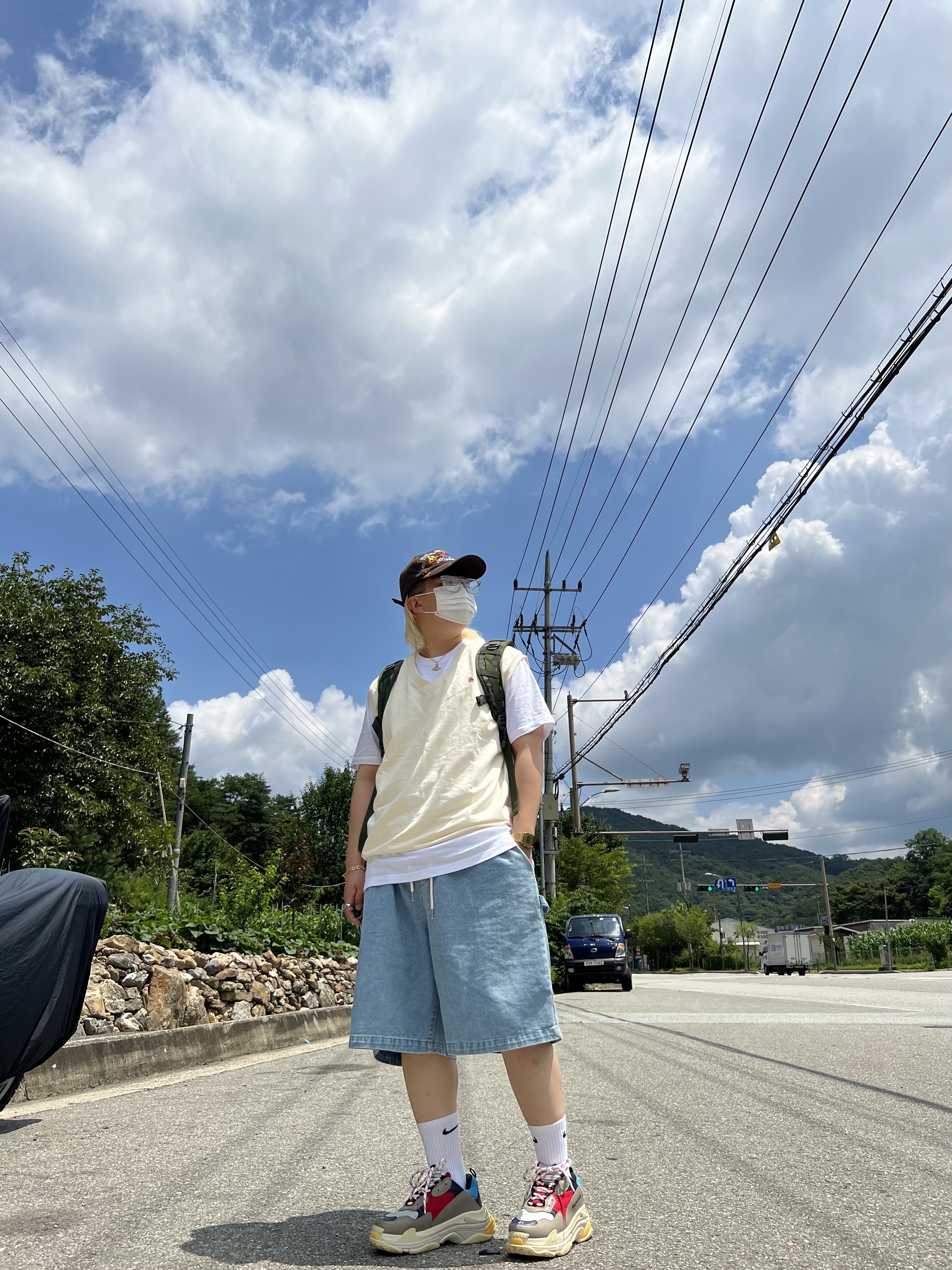 Balenciaga Triple S Grey Red Blue 2018 Reissue 착용 스타일 - 3
