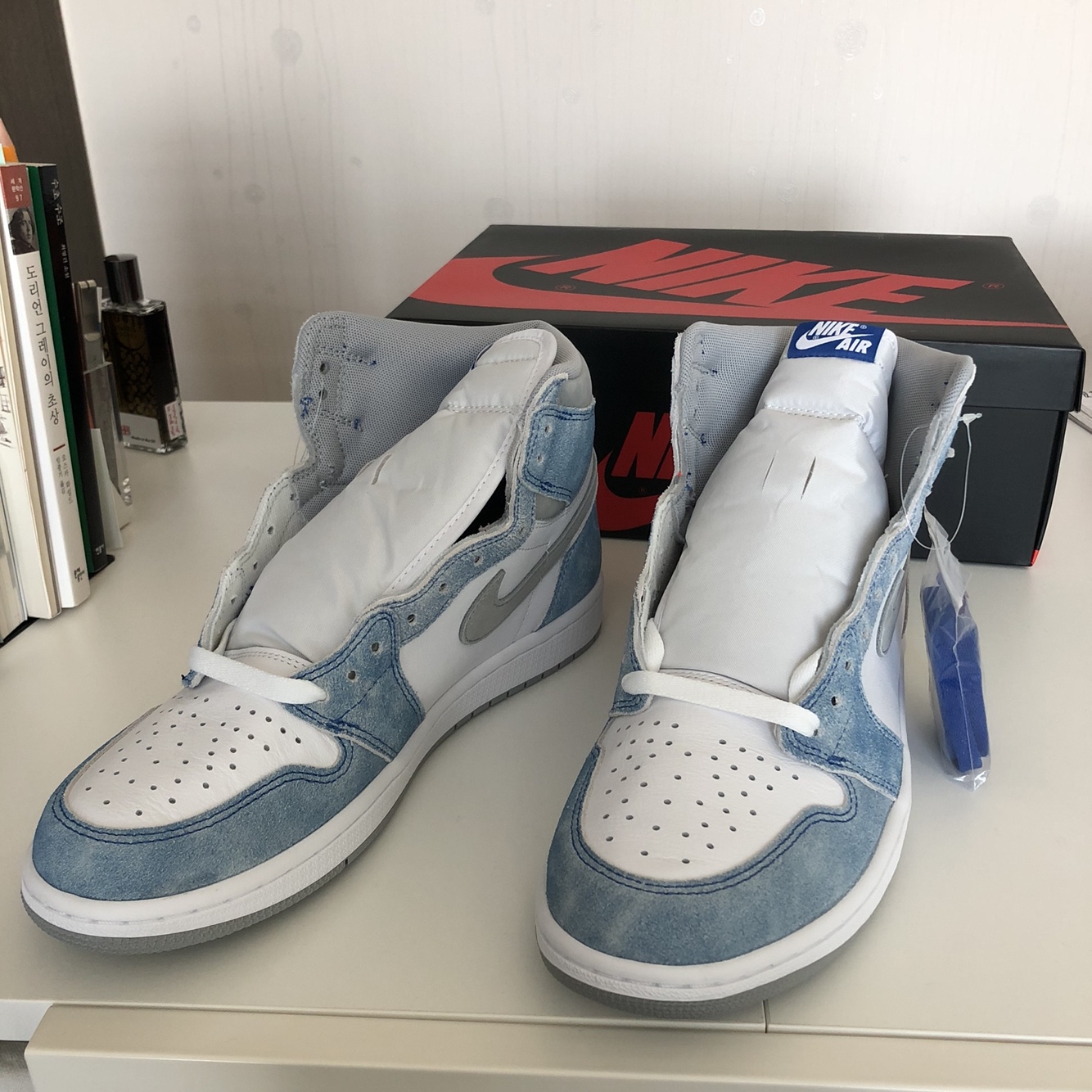Jordan 1 Retro High OG Hyper Royal 착용 스타일 - 2