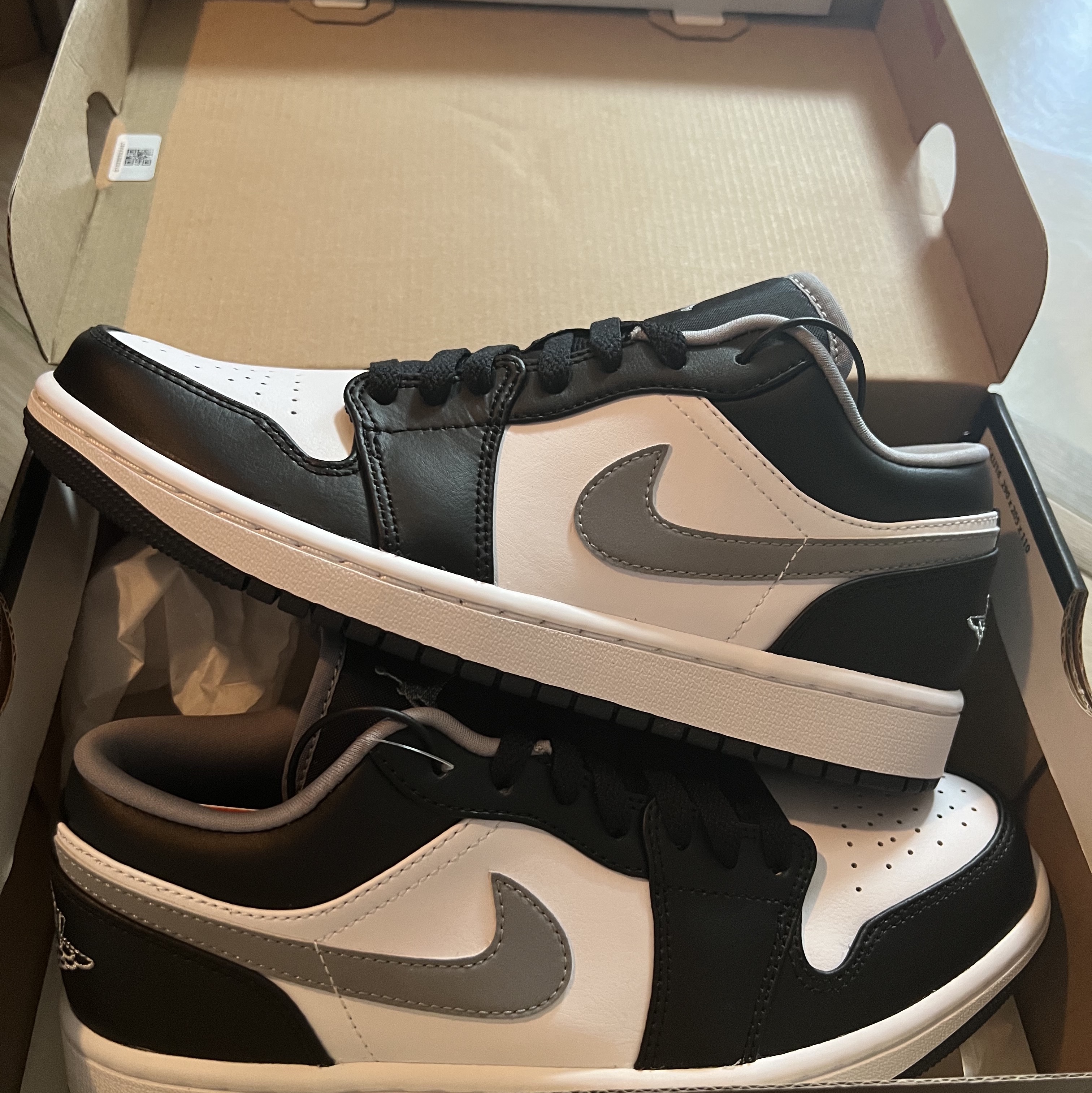 Jordan 1 Low Black Particle Grey 착용 스타일