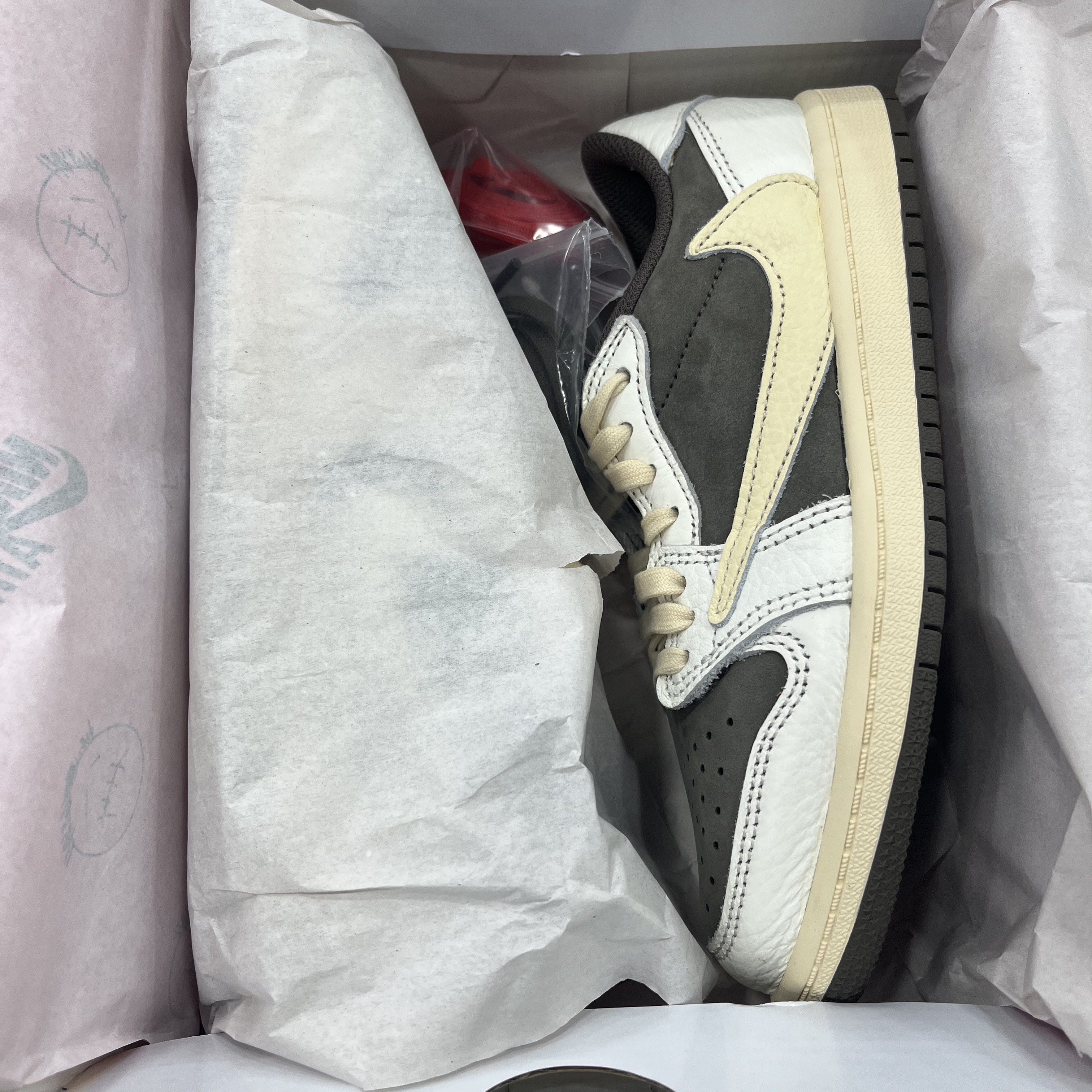 (PS) Jordan 1 x Travis Scott Retro Low OG SP Sail and Ridgerock 착용 스타일 - 3