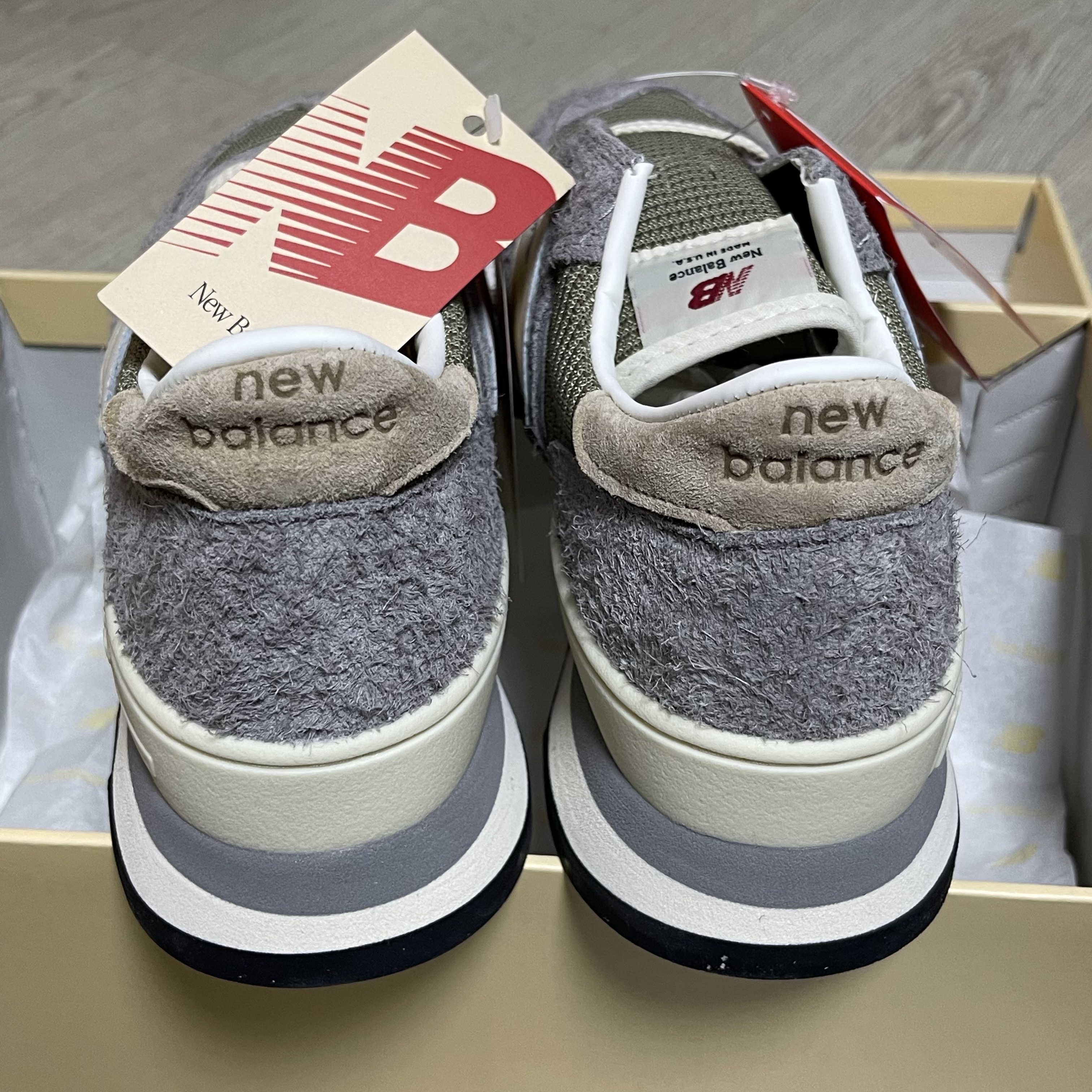 New Balance 990v1 Made in USA Marblehead Incense 착용 스타일 - 3