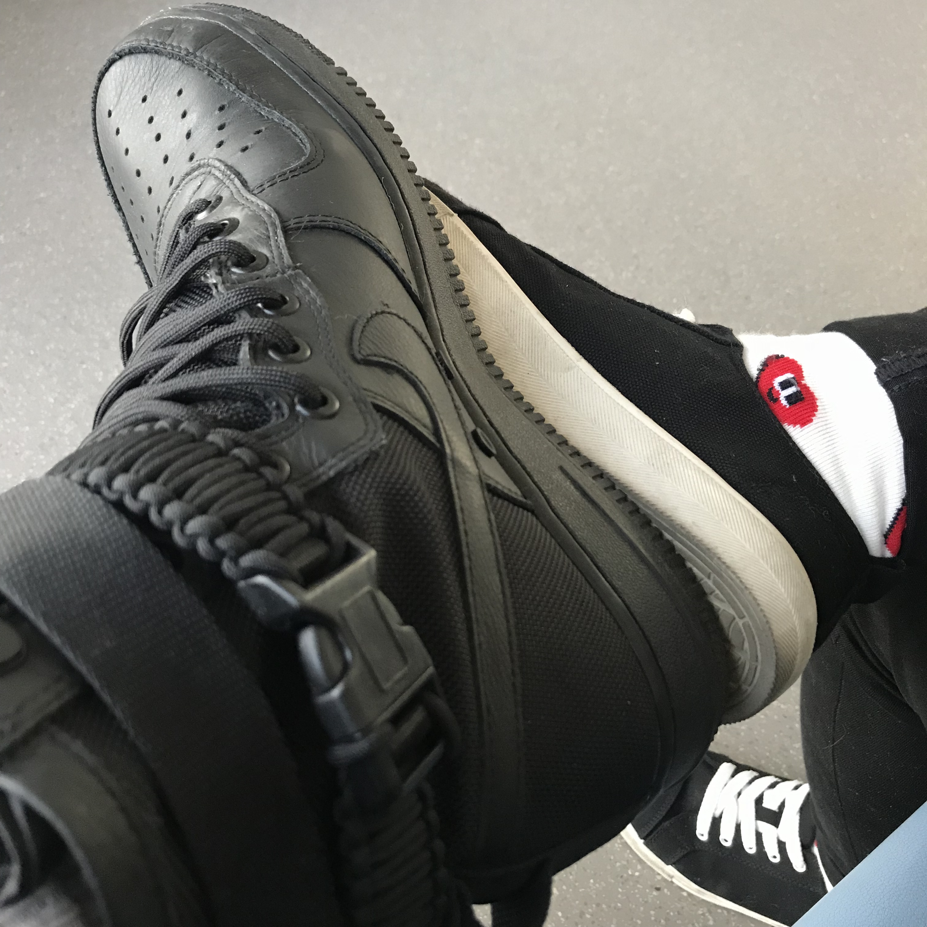Nike SF Air Force 1 High Triple Black 착용 스타일