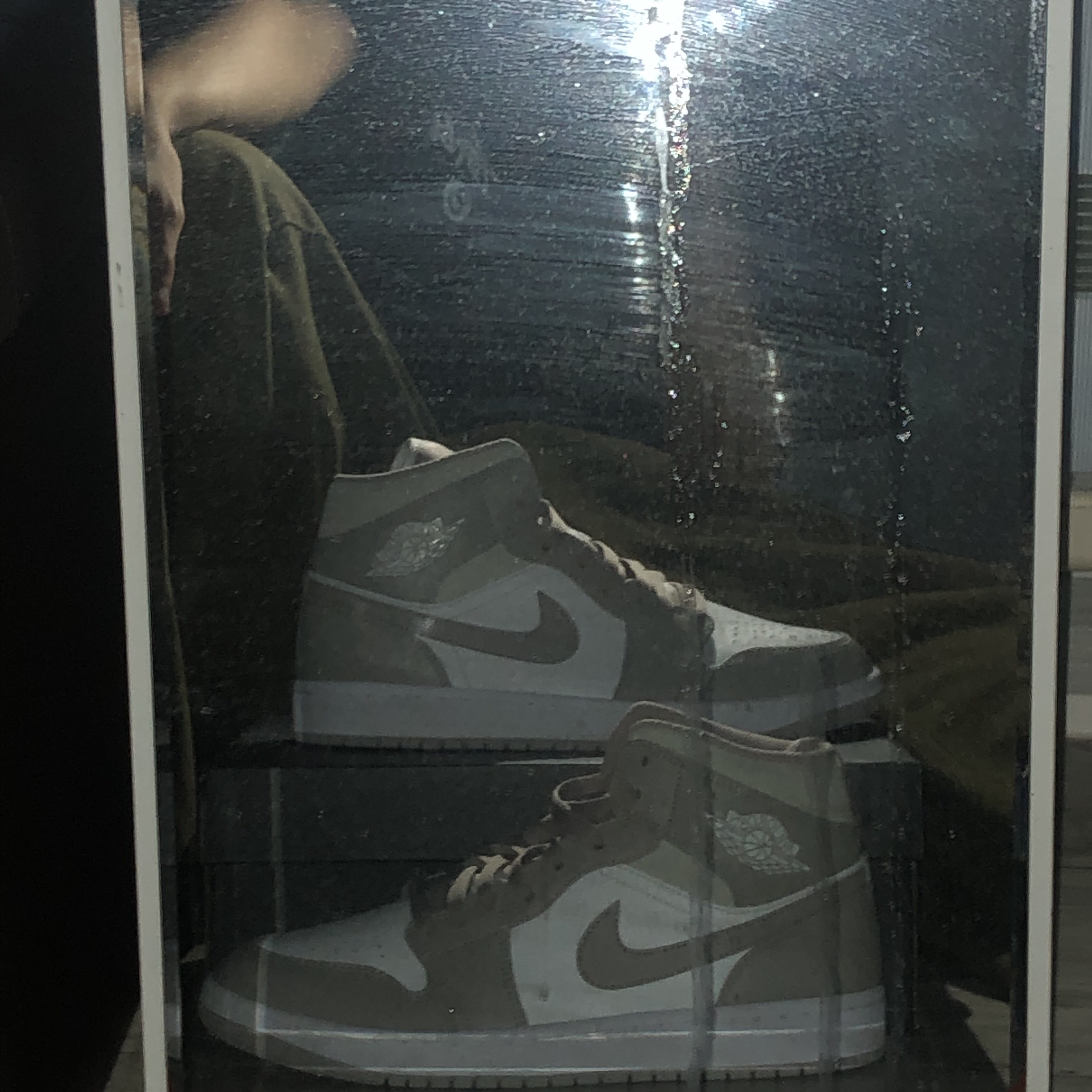 Jordan 1 Mid College Grey 착용 스타일