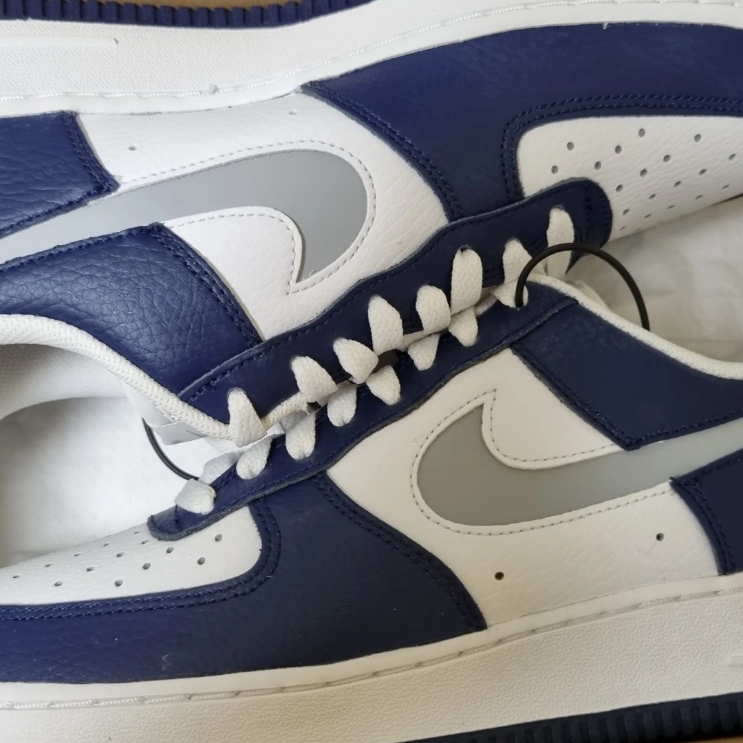 Nike Air Force 1 '07 Cut Out Swoosh Midnight Navy 착용 스타일