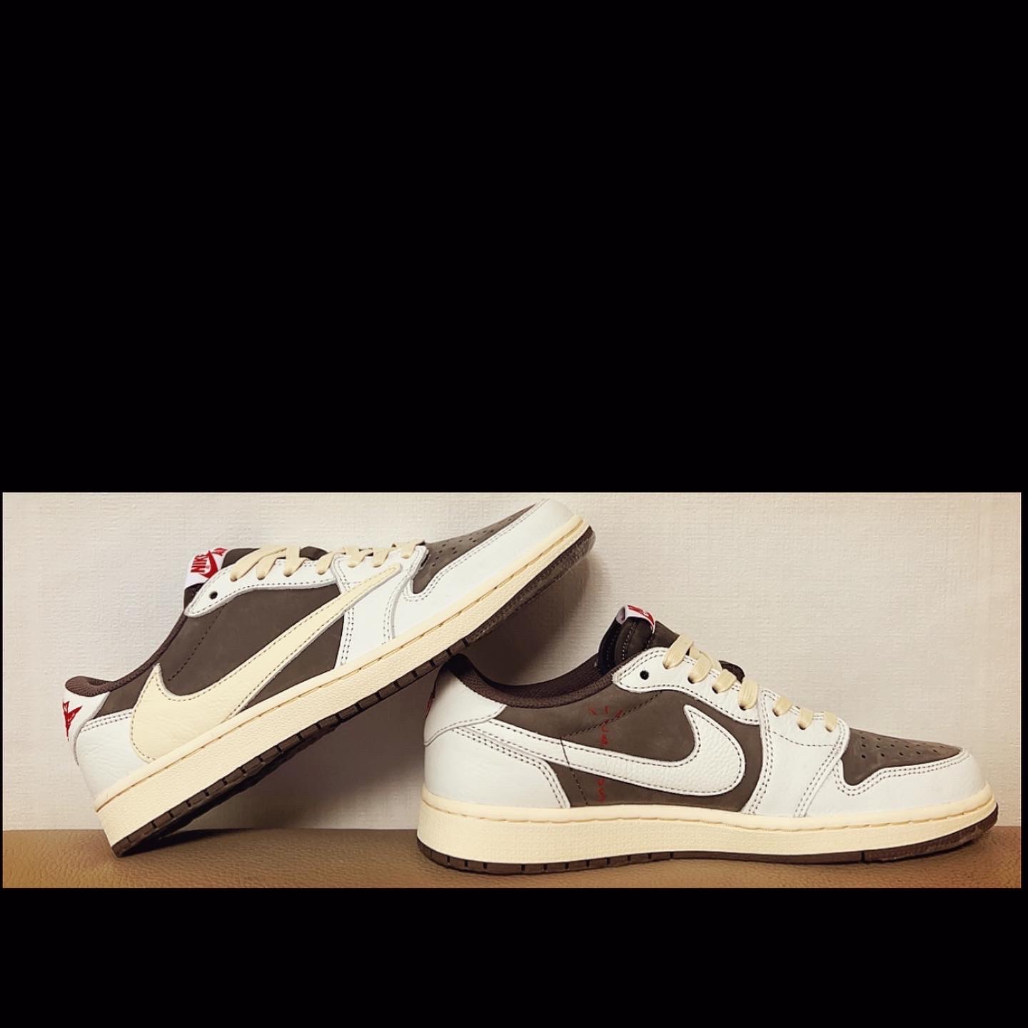 Jordan 1 x Travis Scott Retro Low OG SP Sail and Ridgerock 착용 스타일 - 2