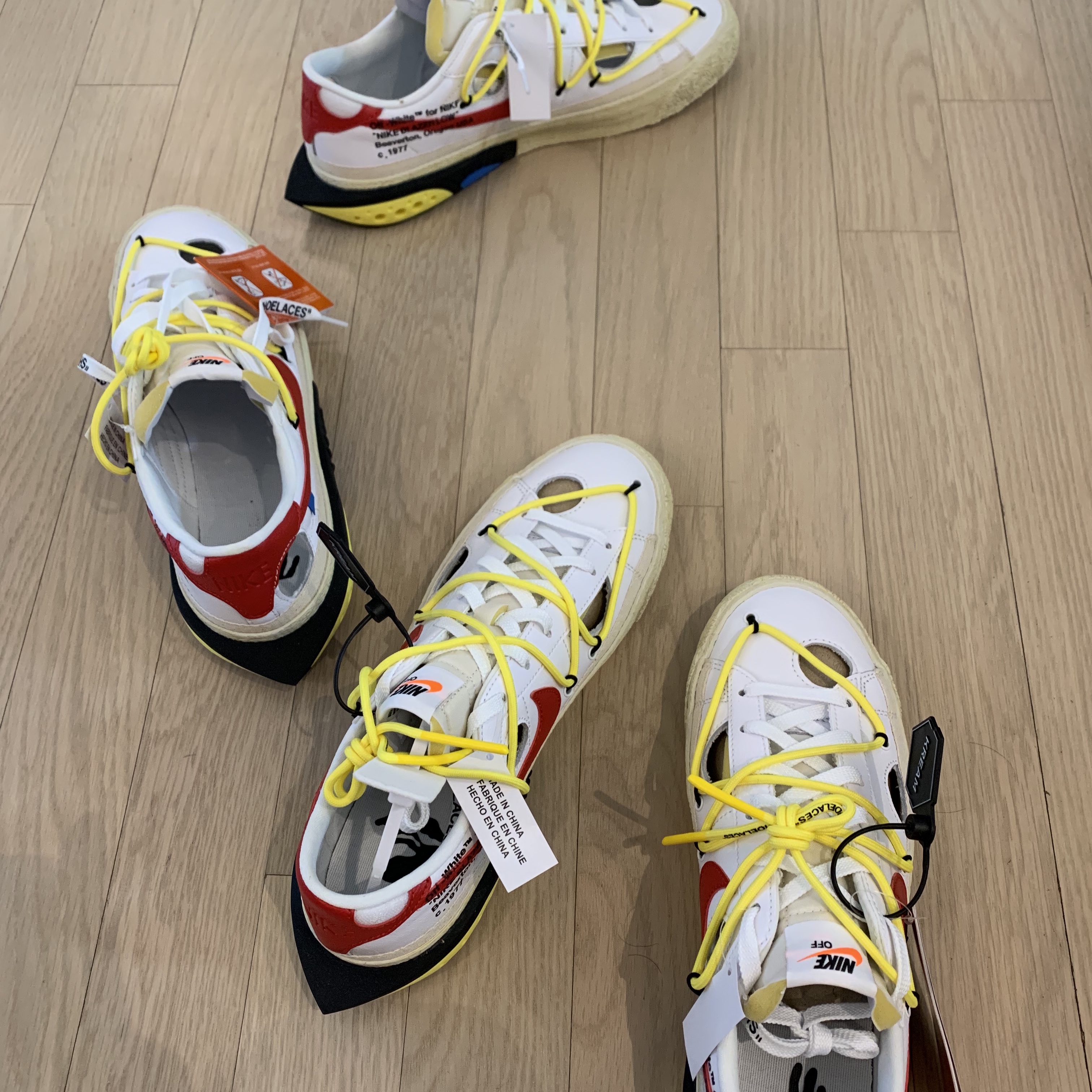 Nike x Off-White Blazer Low '77 White and University Red 착용 스타일 - 3