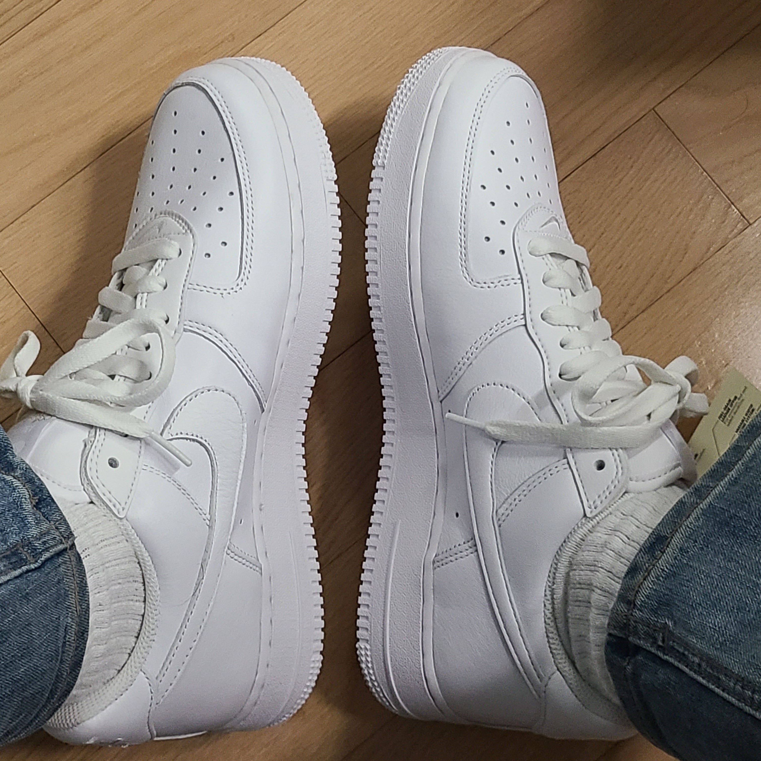 Nike Air Force 1 Low Retro Color of the Month White 착용 스타일 - 3