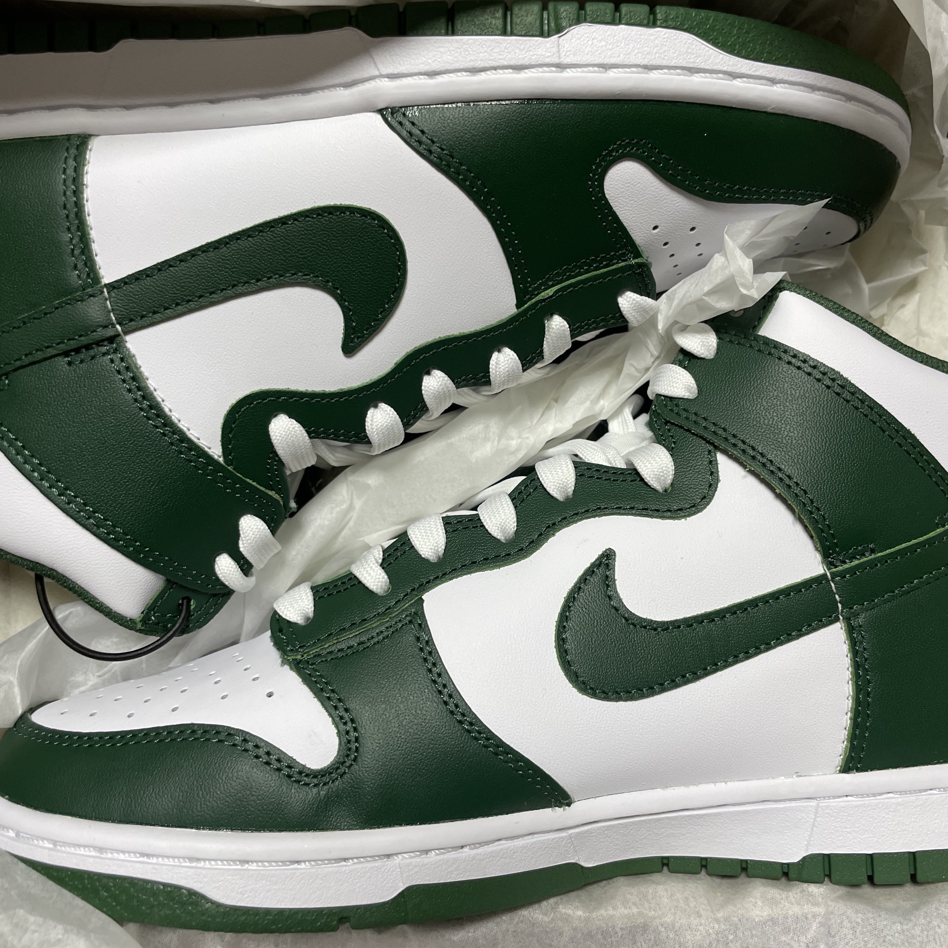 Nike Dunk High Retro Noble Green 착용 스타일