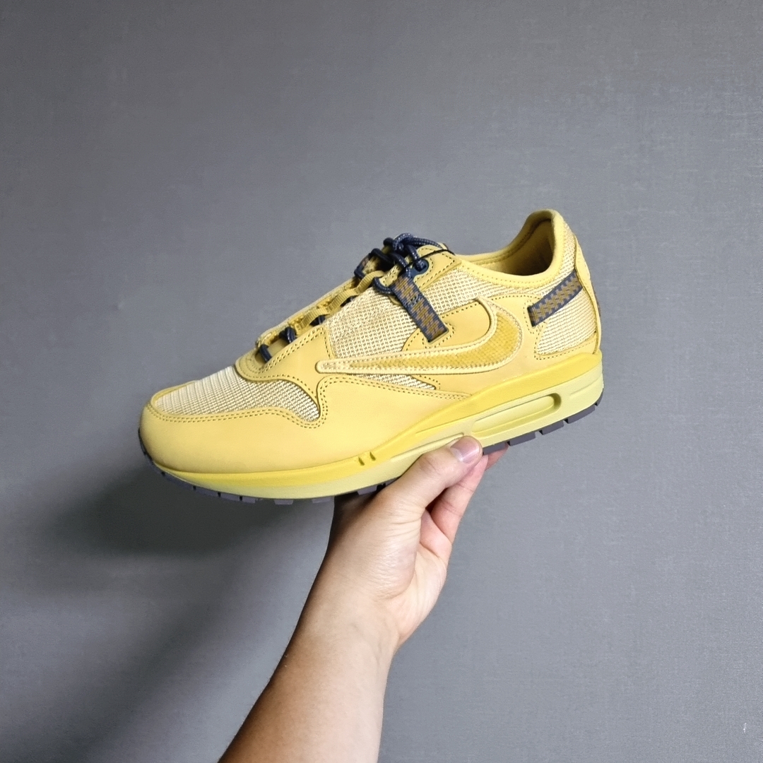 Nike x Travis Scott Air Max 1 Cact.us Gold 착용 스타일