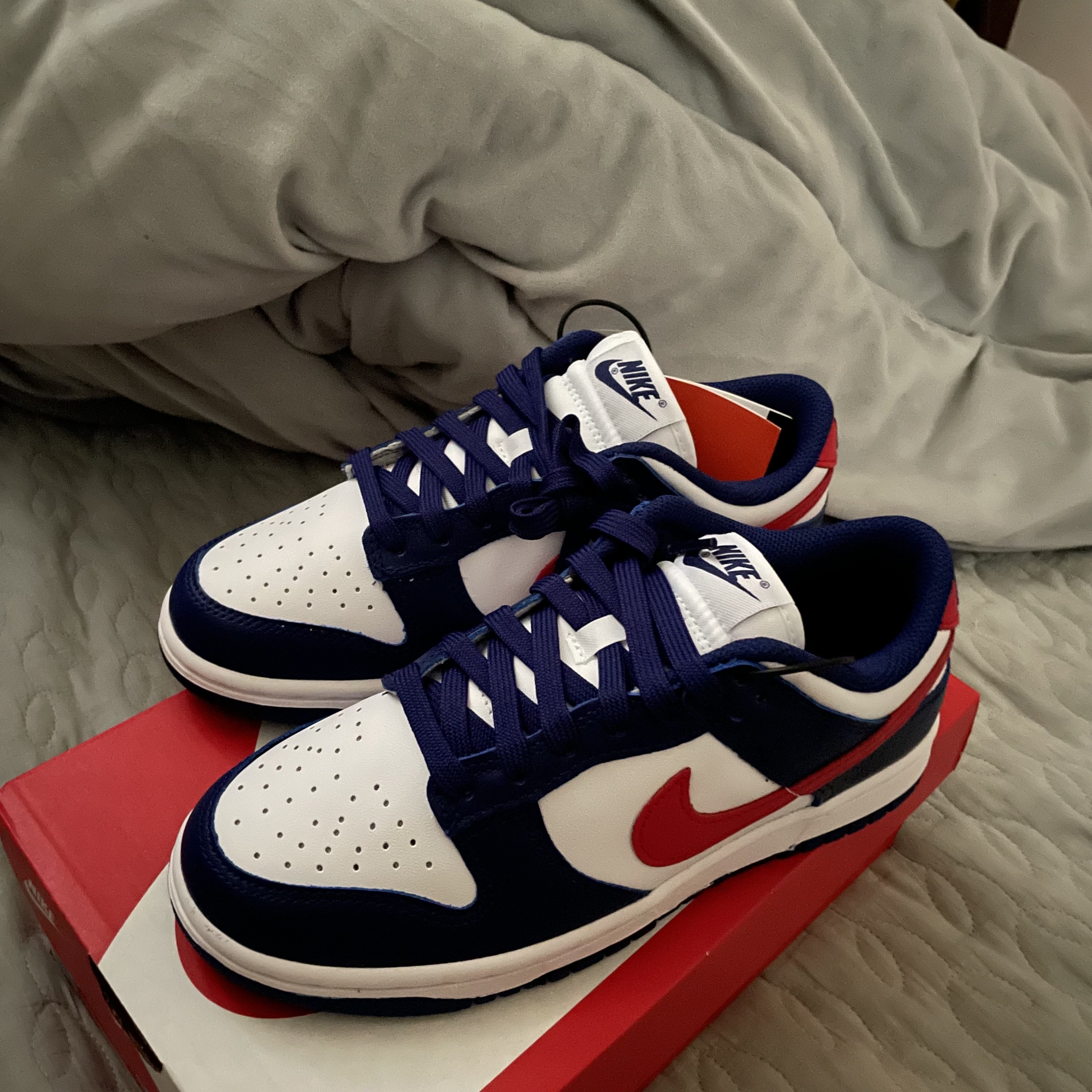 (W) Nike Dunk Low White and University Red 착용 스타일 - 1
