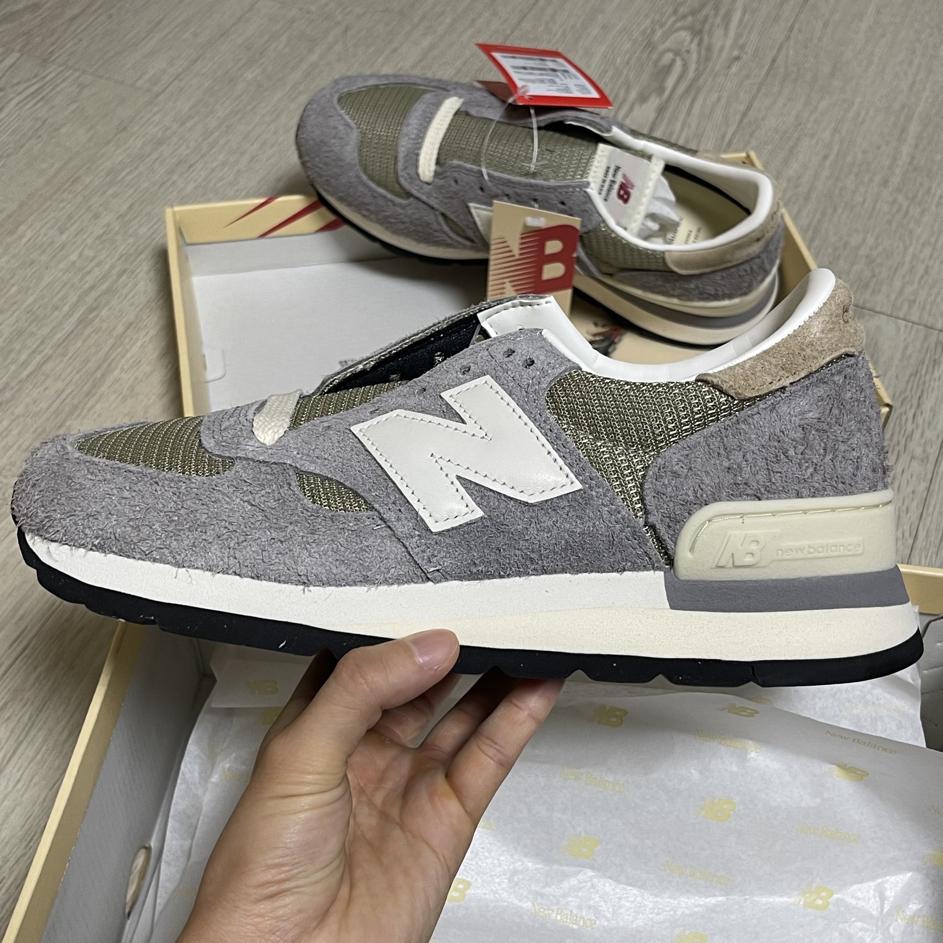 New Balance 990v1 Made in USA Marblehead Incense 착용 스타일 - 1