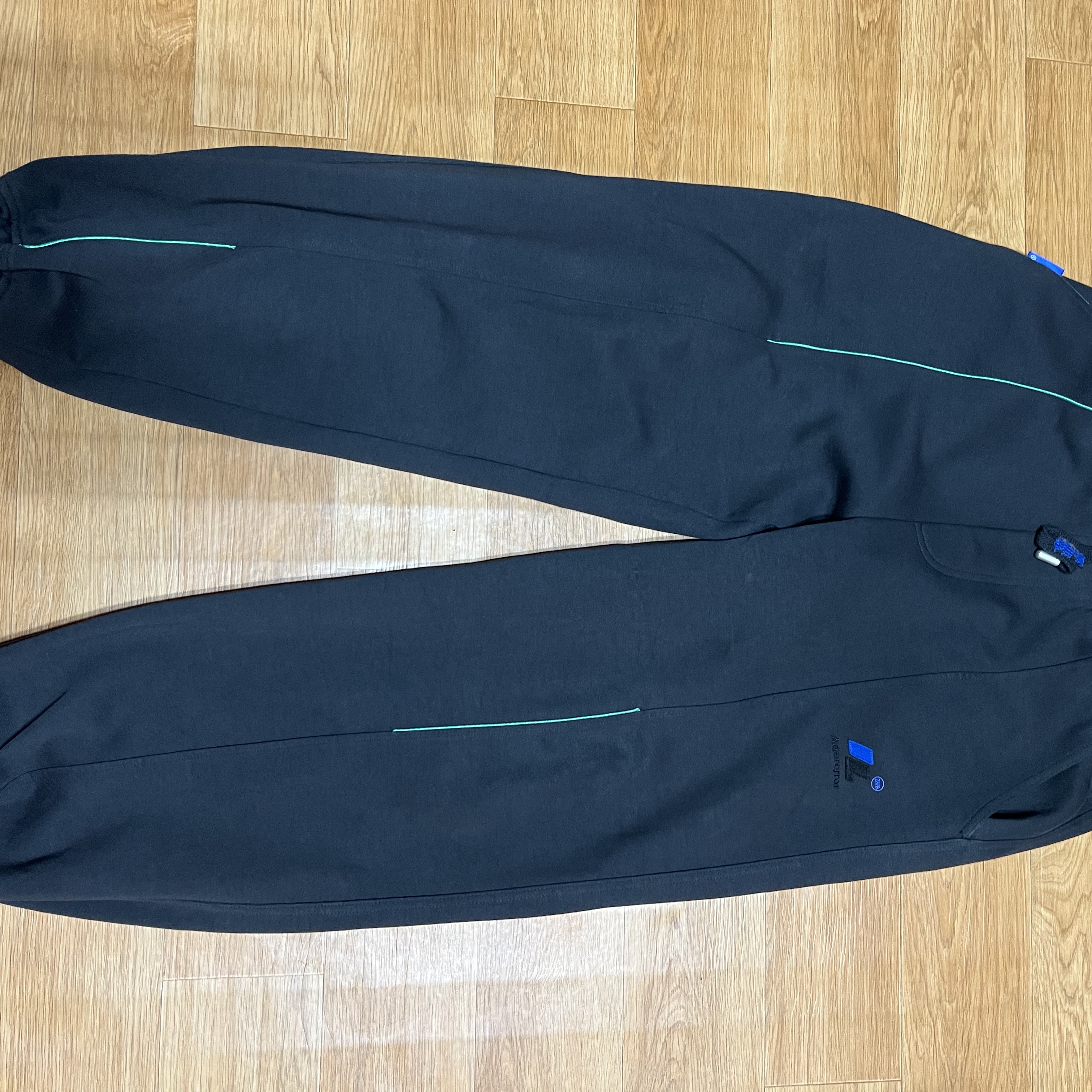 Nike x Off-White NRG Pants Black, Zara x Ader Error Jogger Pants Dark Anthracite Grey 착용 스타일 - 2