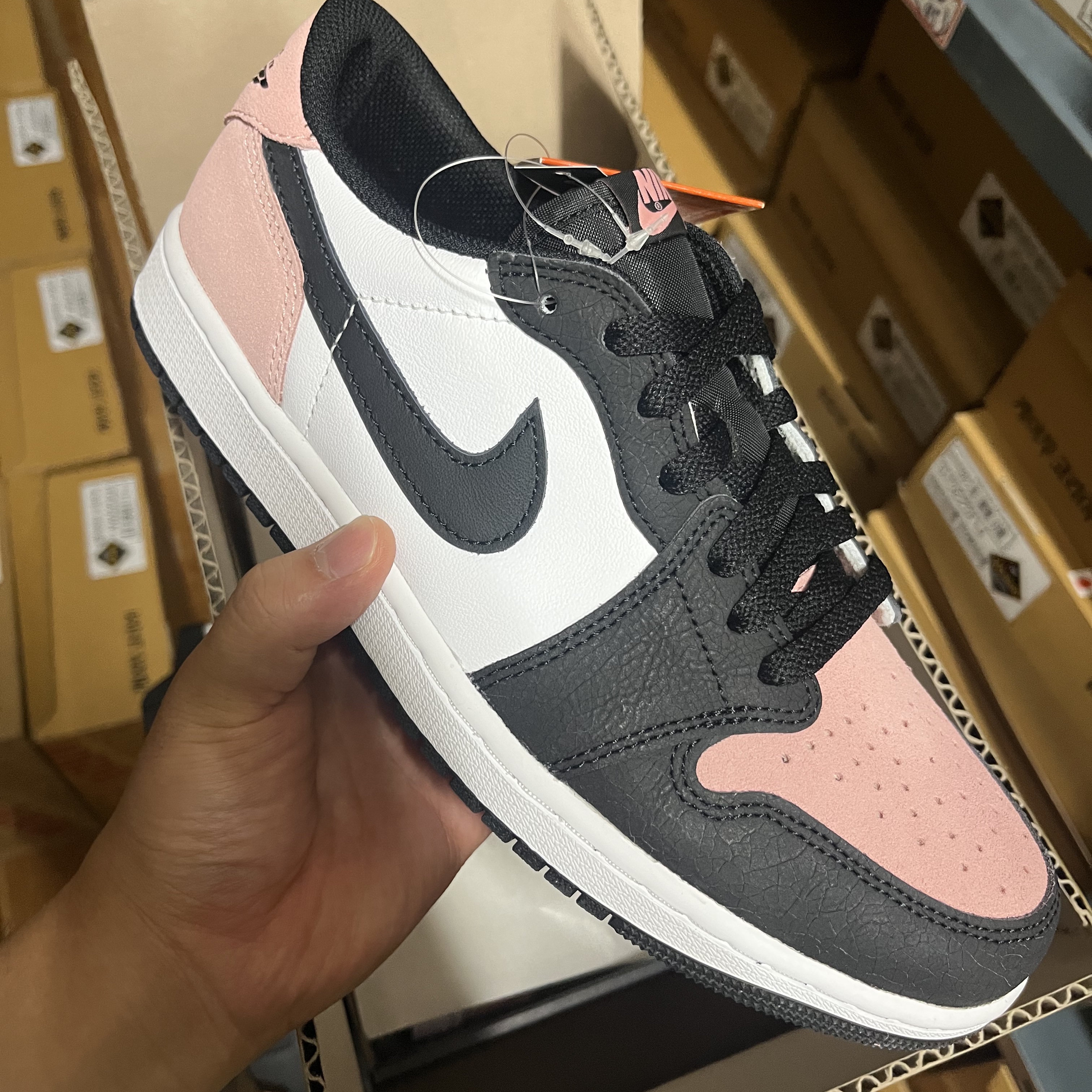 Jordan 1 Retro Low OG Bleached Coral 착용 스타일