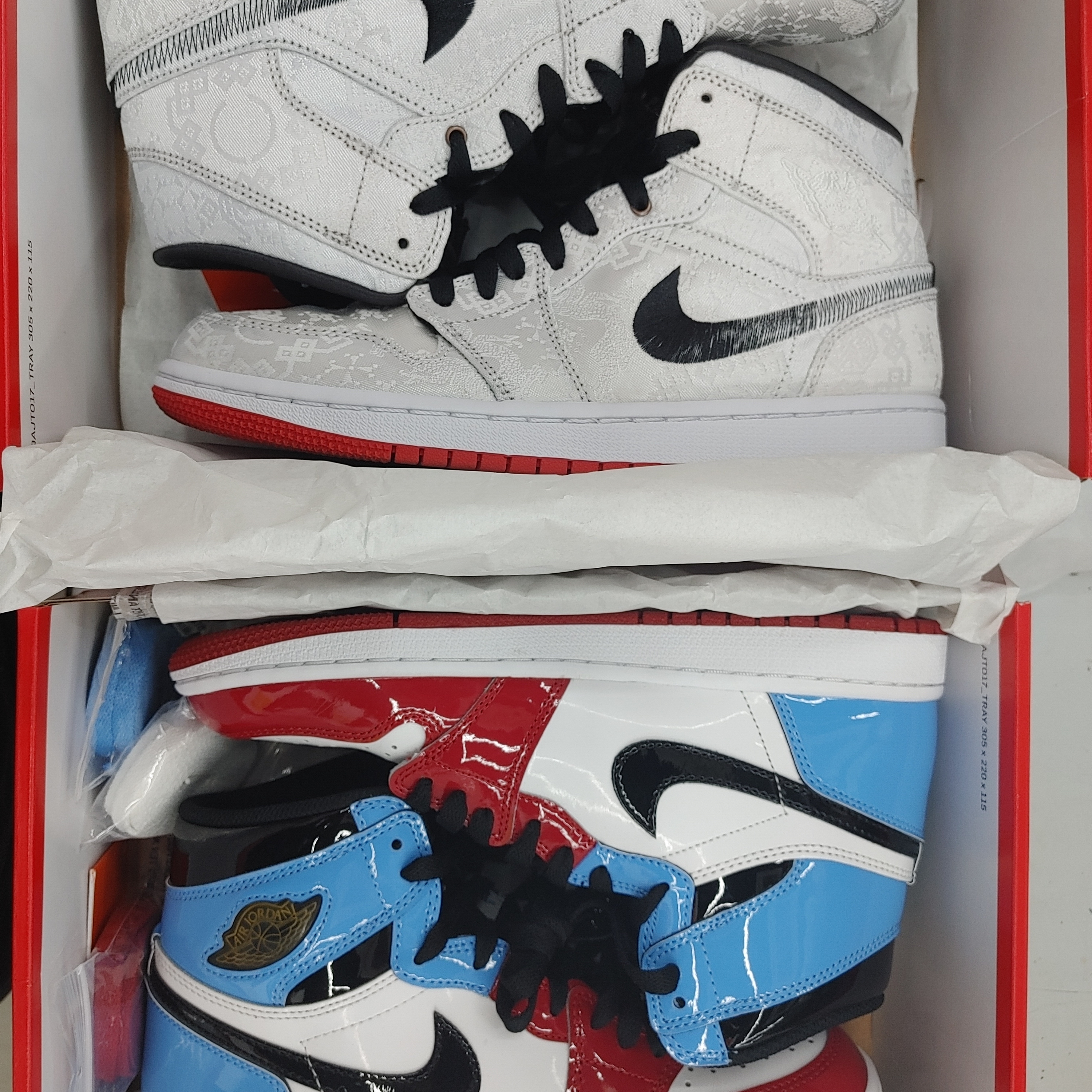 Jordan 1 x Clot Mid SE Fearless Edison Chen, Jordan 1 Retro High Fearless UNC Chicago 착용 스타일