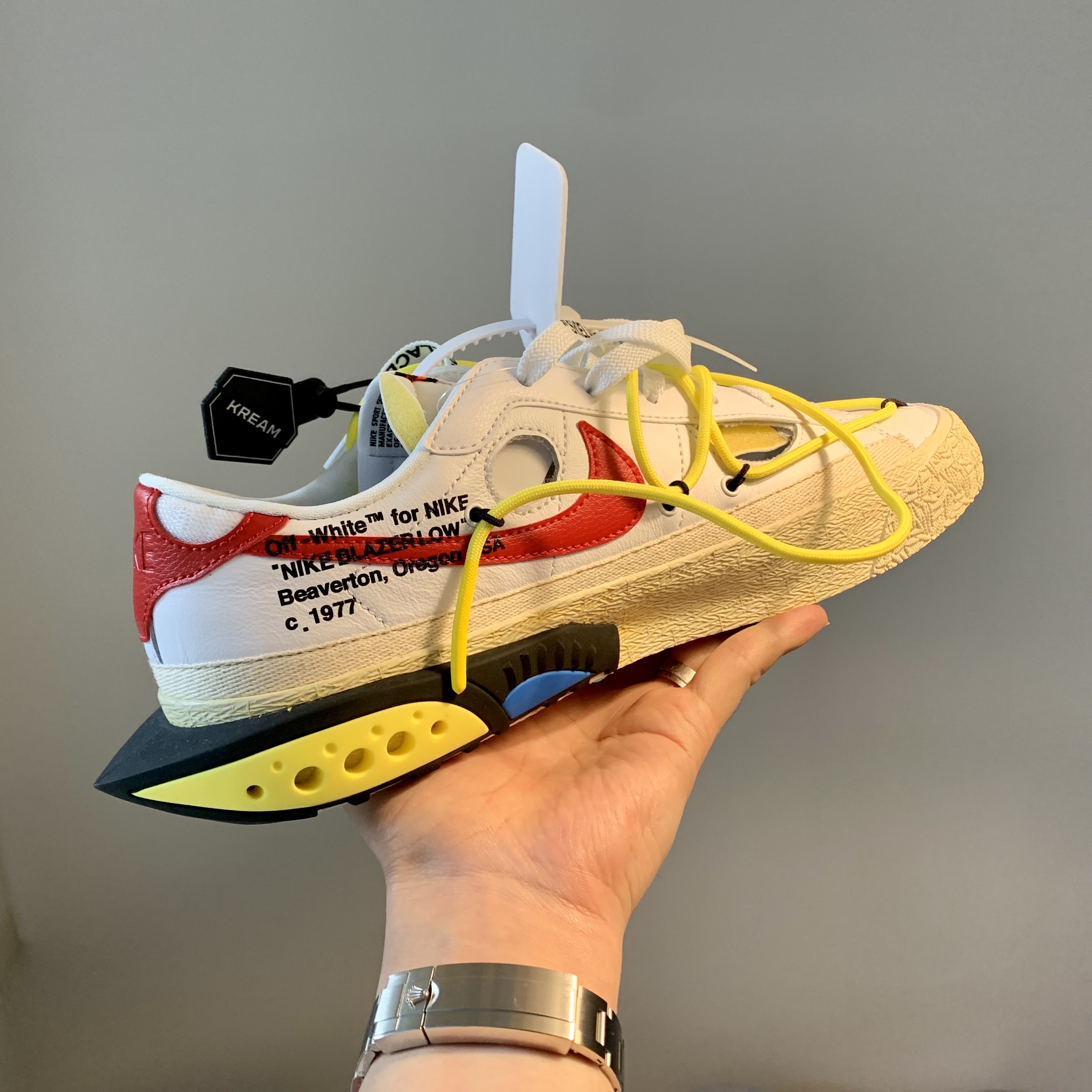Nike x Off-White Blazer Low '77 White and University Red 착용 스타일 - 2