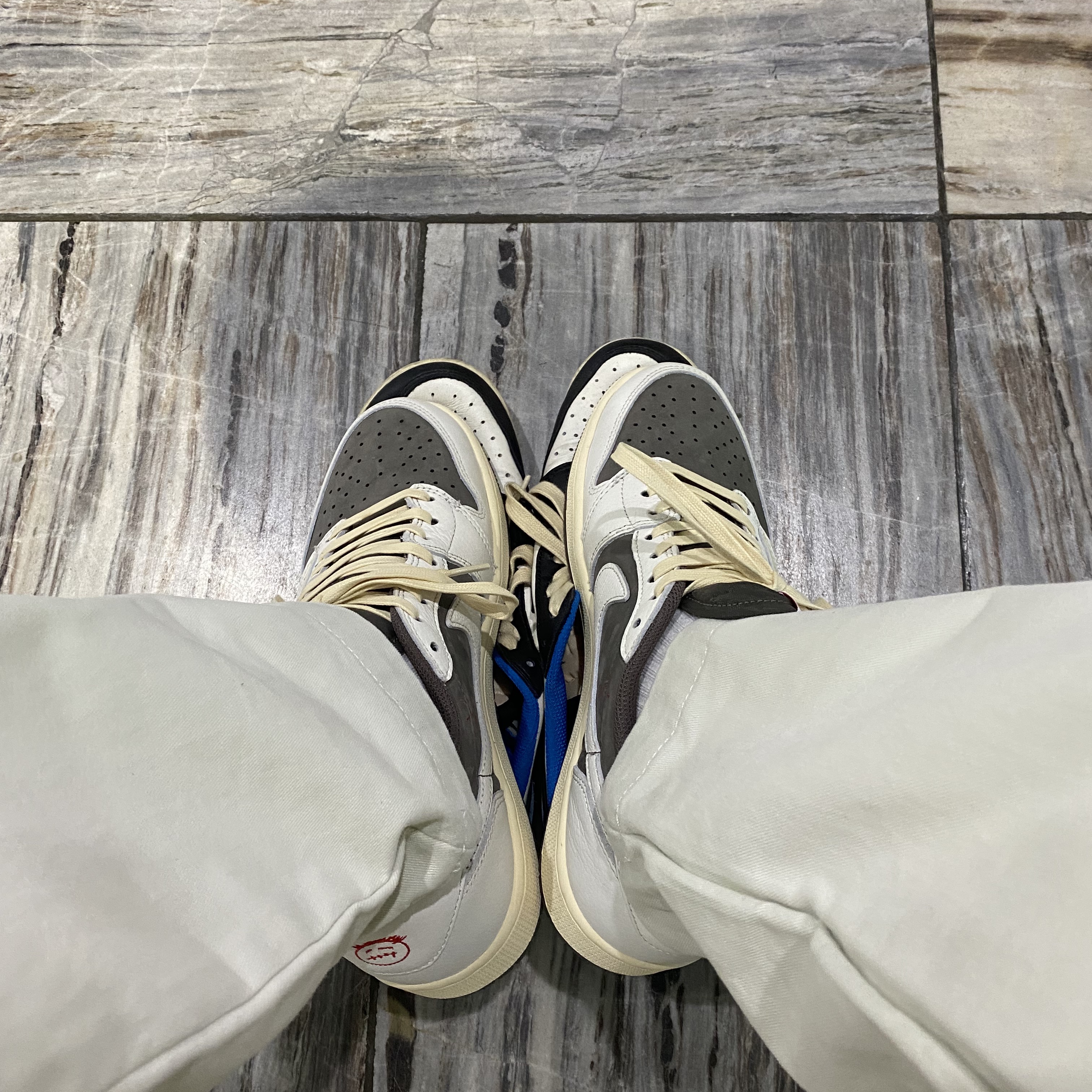 Jordan 1 x Travis Scott Retro Low OG SP Sail and Ridgerock, Jordan 1 x Travis Scott x Fragment Retro Low OG SP Military Blue 착용 스타일