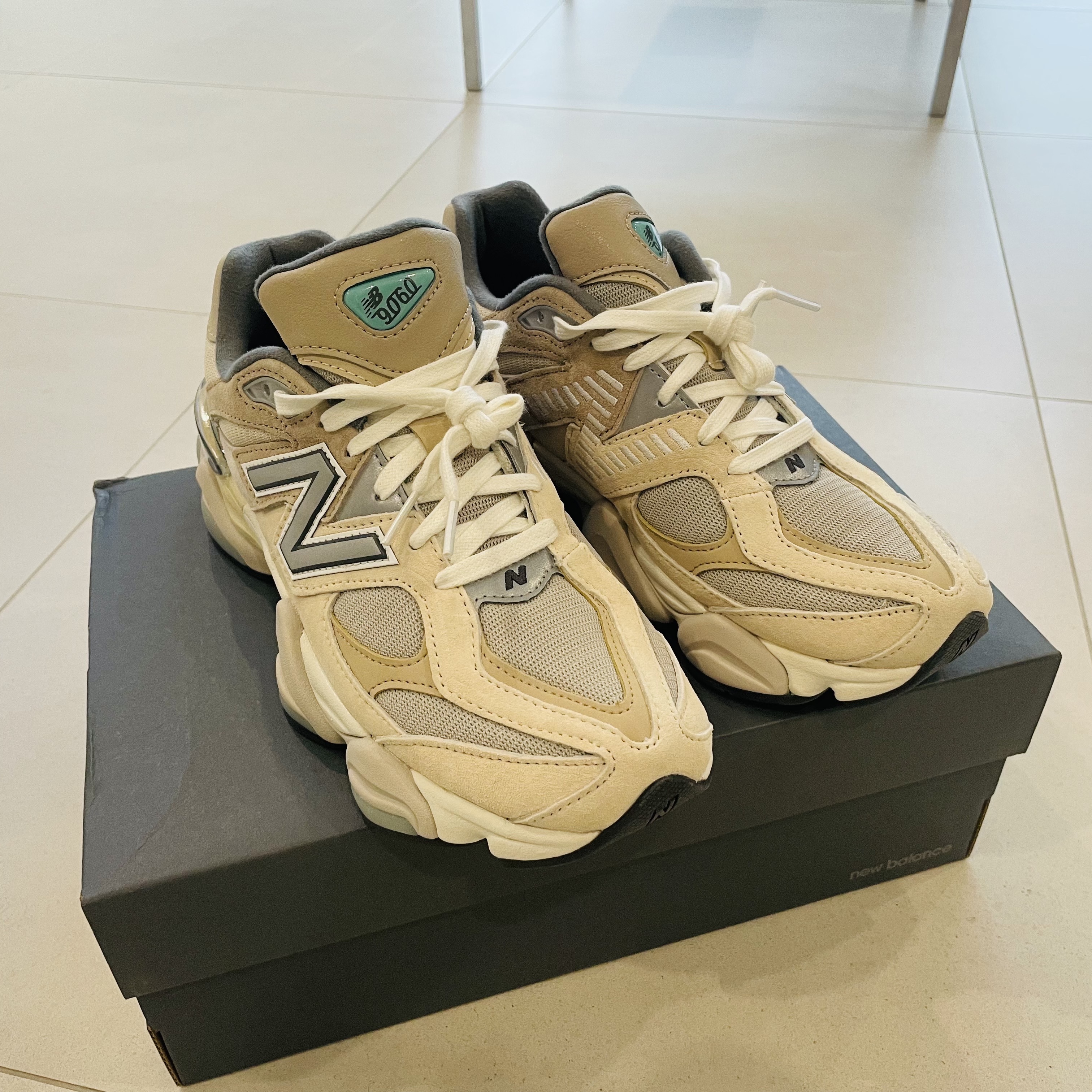 New Balance 9060 Sea Salt 착용 스타일 - 1