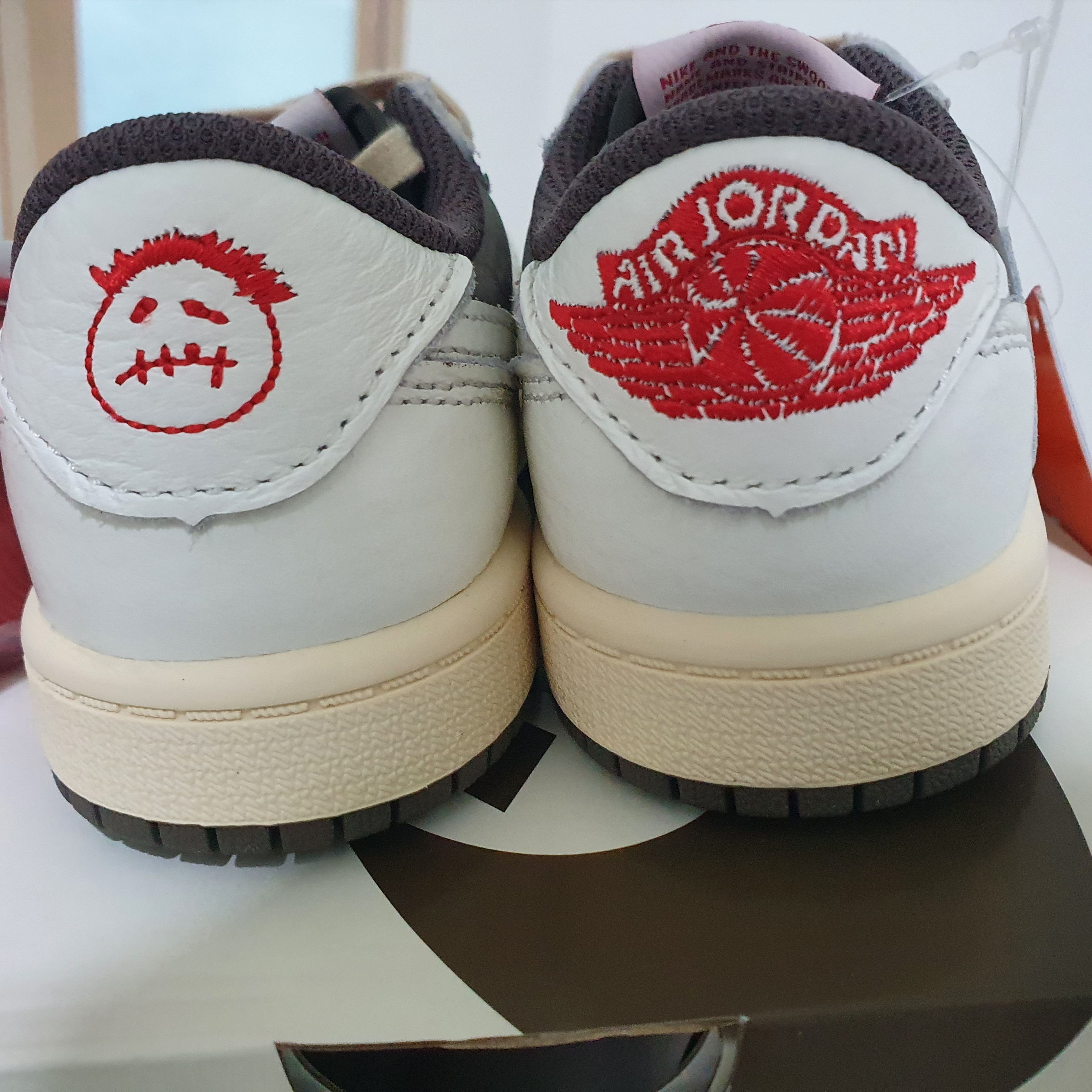 Jordan 1 x Travis Scott Retro Low OG SP Sail and Ridgerock, (PS) Jordan 1 x Travis Scott Retro Low OG SP Sail and Ridgerock 착용 스타일 - 2