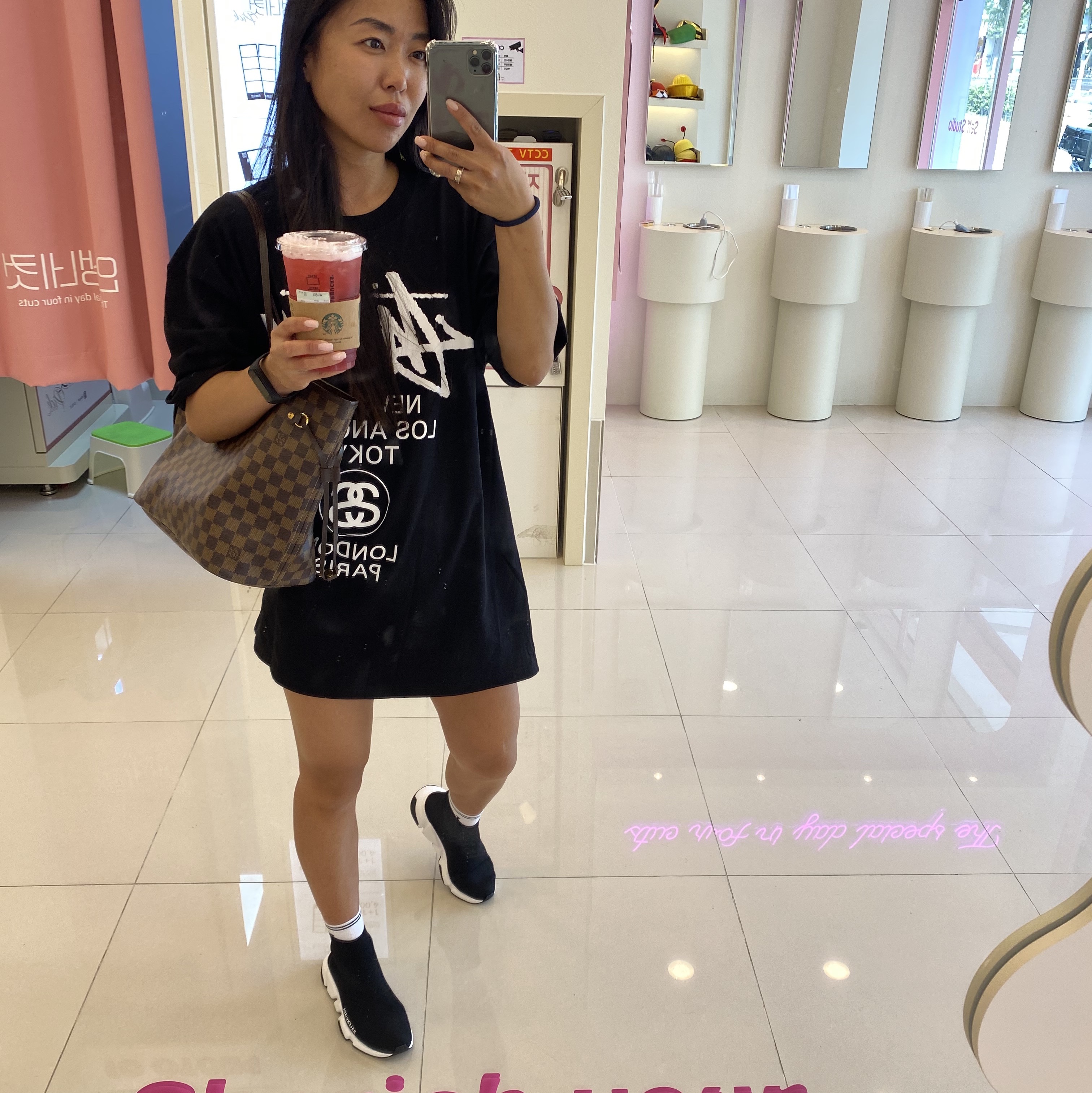 (W) Balenciaga Speed Trainer Black White 2021/2022 착용 스타일